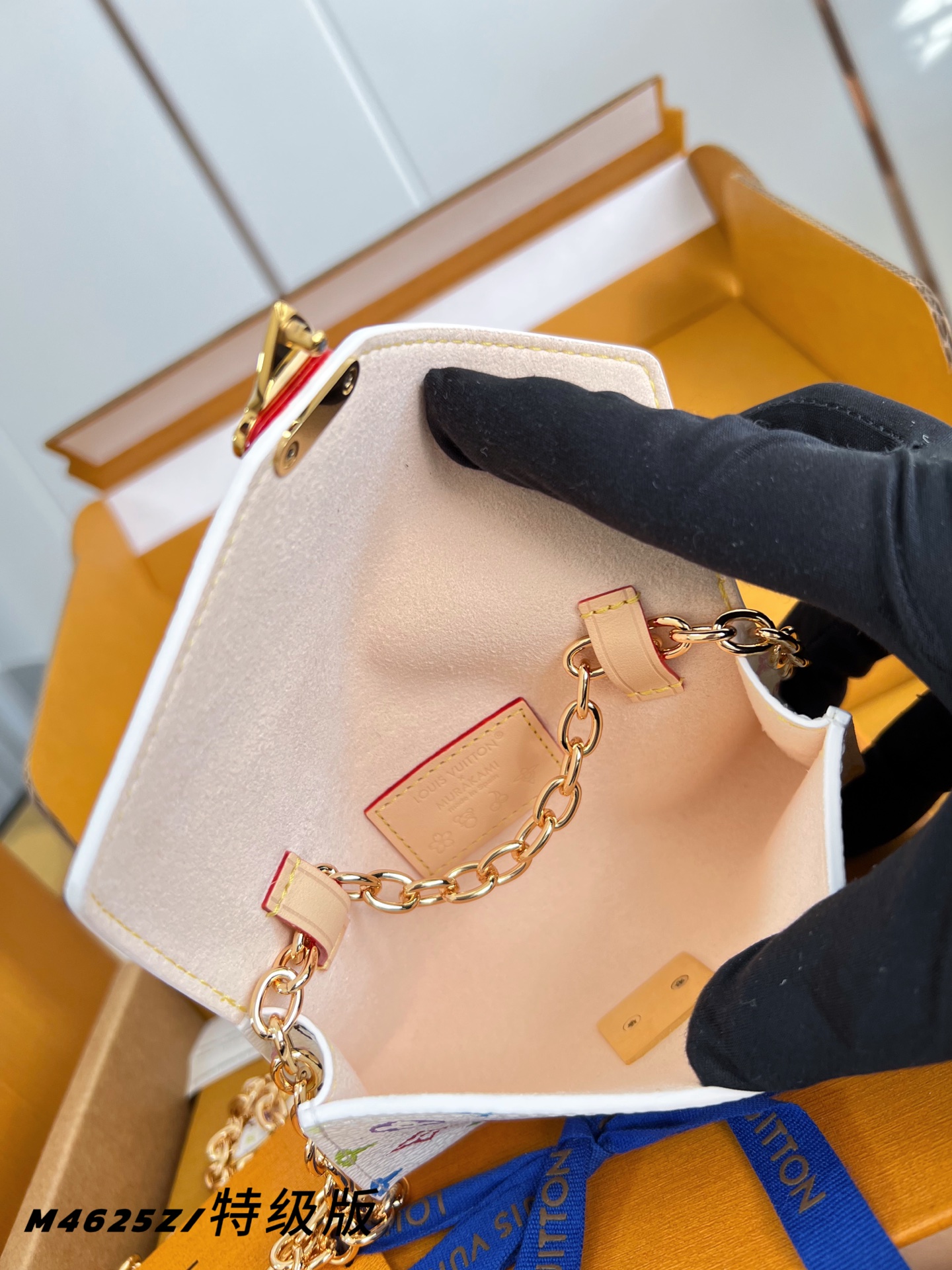 Louis Vuitton Basic Bag M-l-s