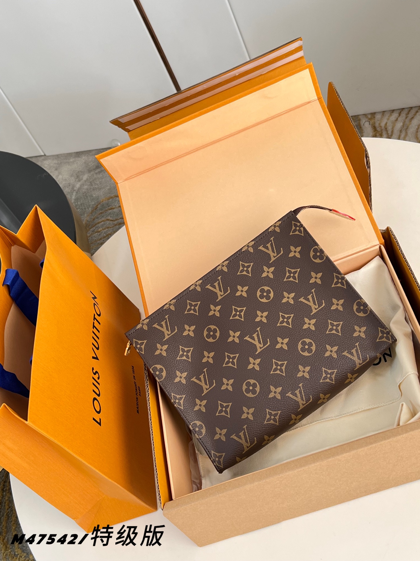 Louis Vuitton Basic Bag Cow Leather M-l