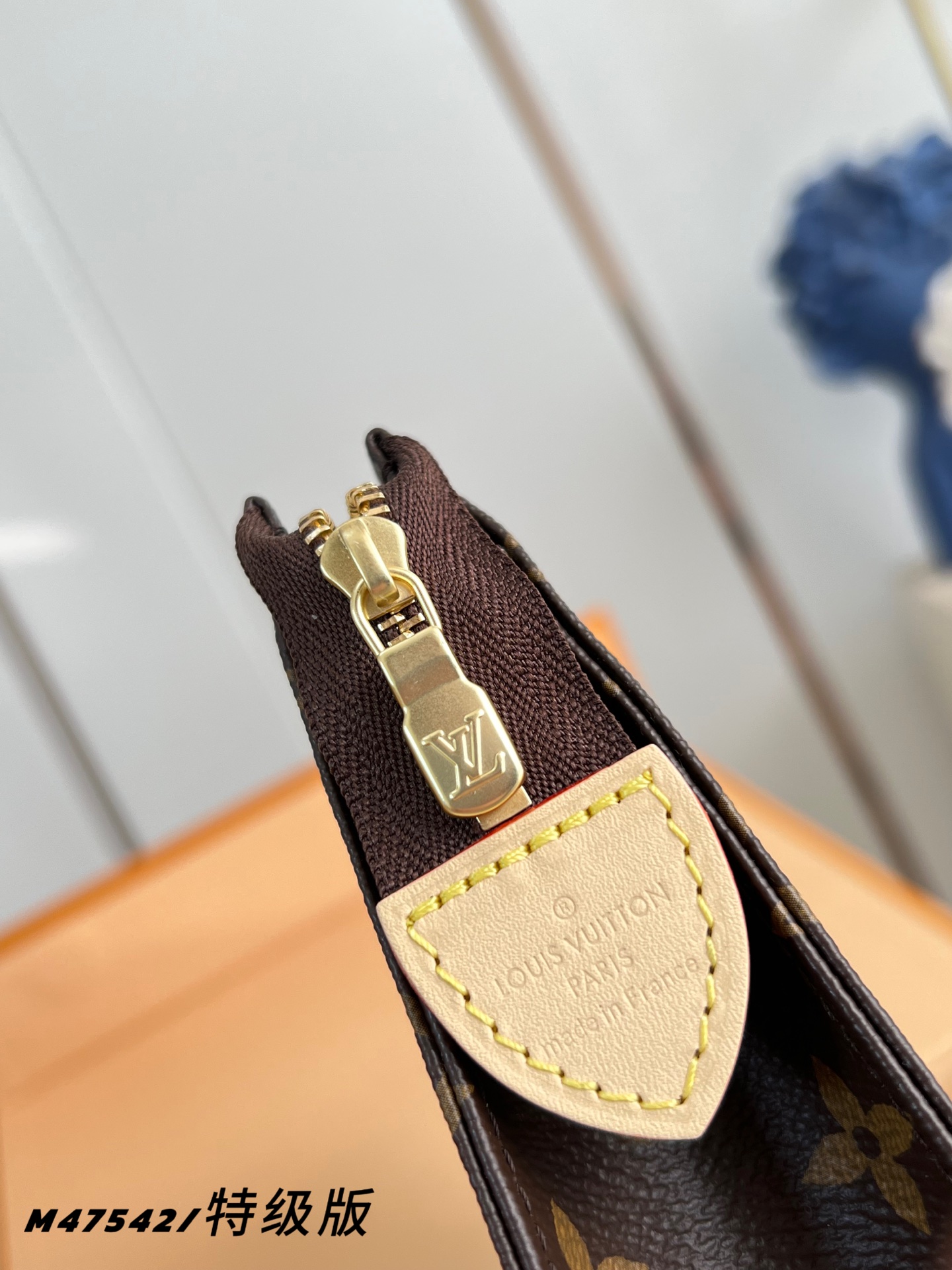 Louis Vuitton Basic Bag Cow Leather M-l