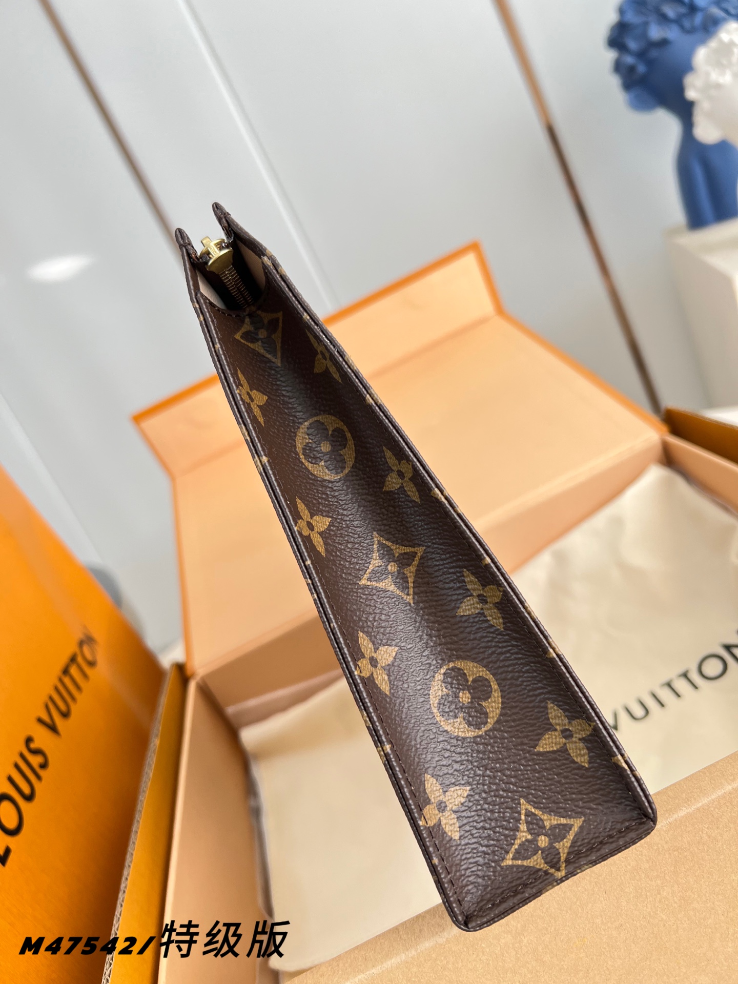 Louis Vuitton Basic Bag Cow Leather M-l