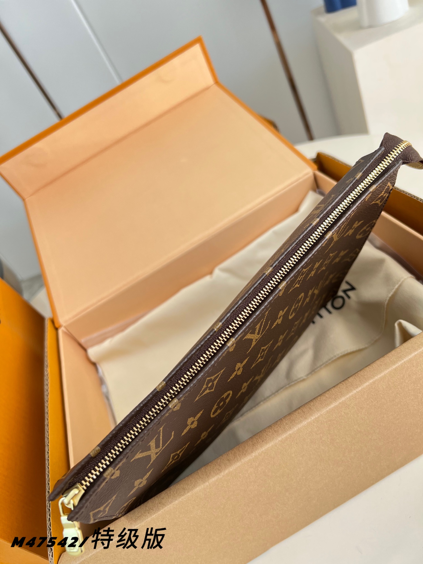 Louis Vuitton Basic Bag Cow Leather M-l