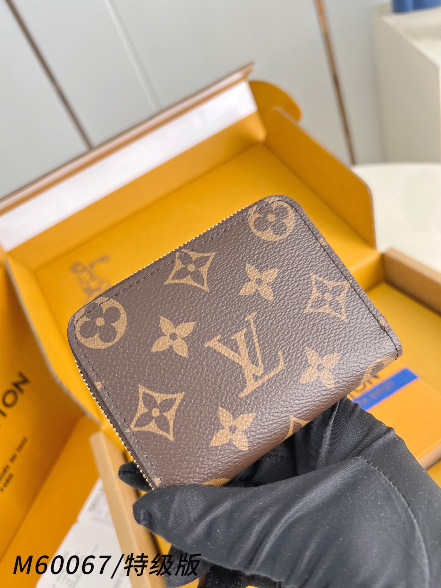 Louis Vuitton Basic Bag Canvas M-l