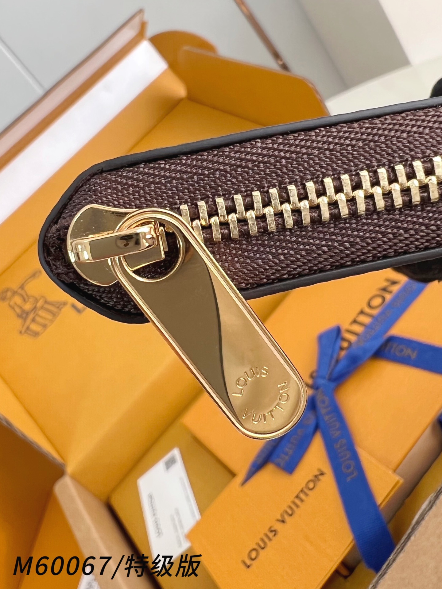 Louis Vuitton Basic Bag Canvas M-l