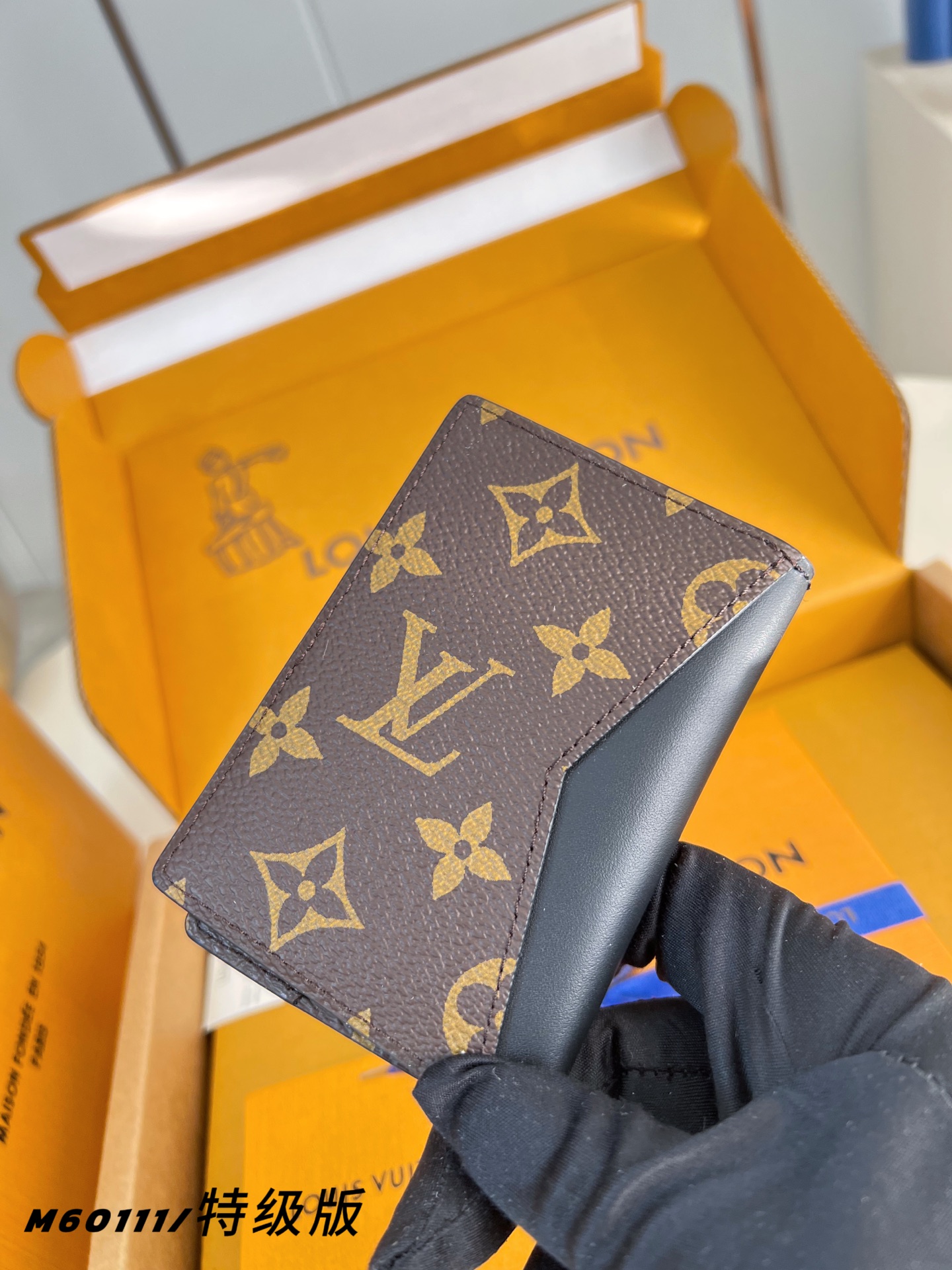 Louis Vuitton Basic Bag M-s