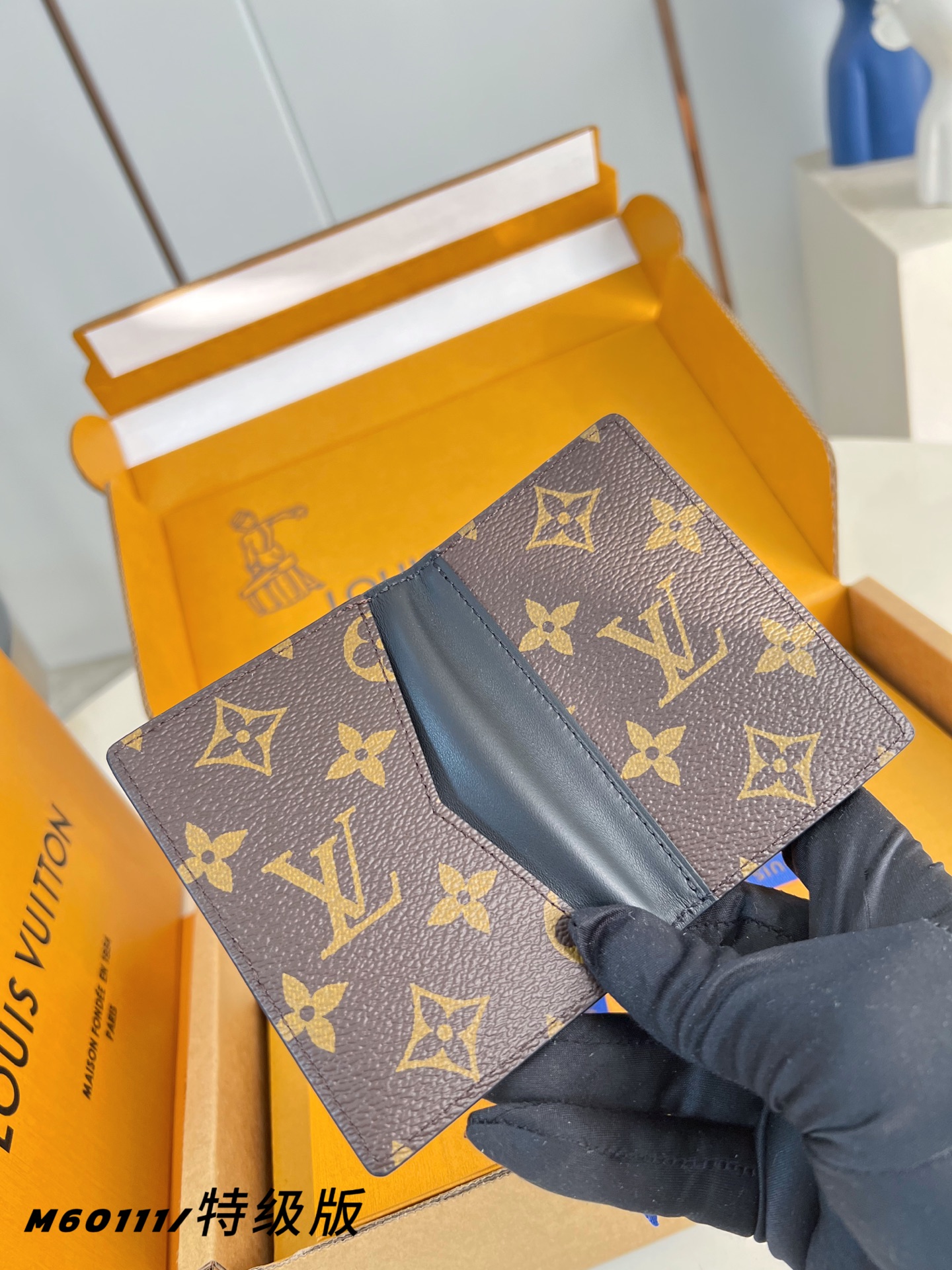Louis Vuitton Basic Bag M-s