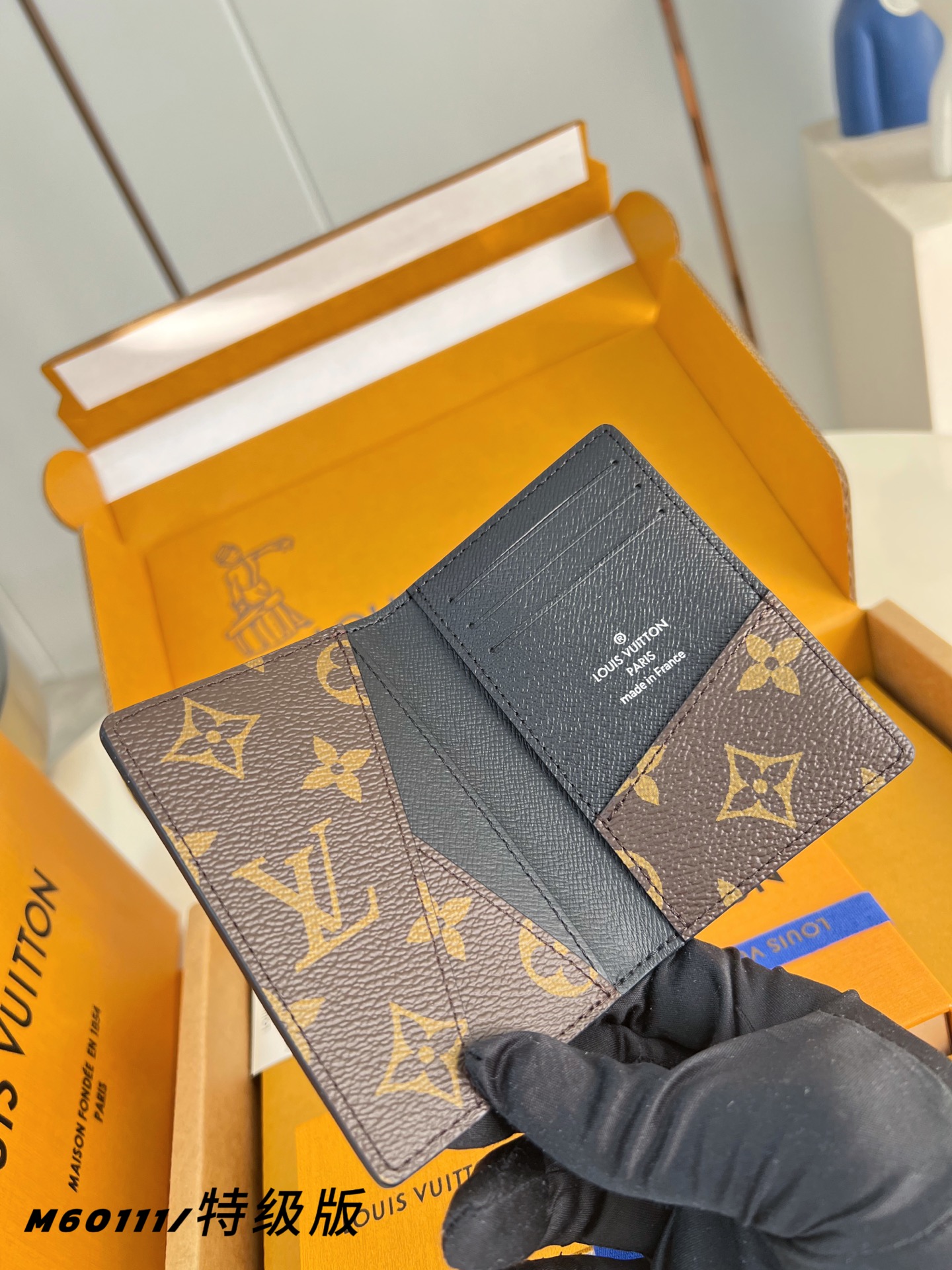 Louis Vuitton Basic Bag M-s