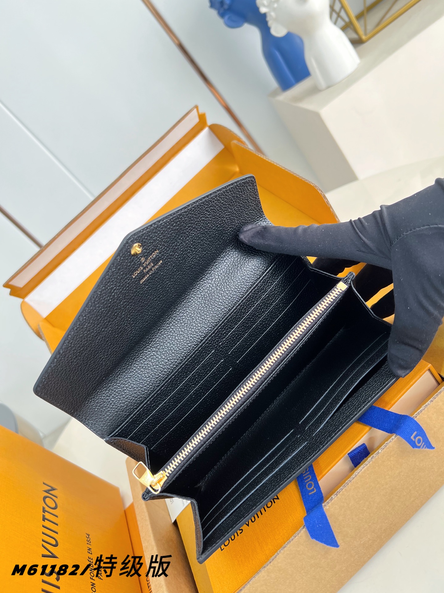 Louis Vuitton Basic Bag Canvas M-s