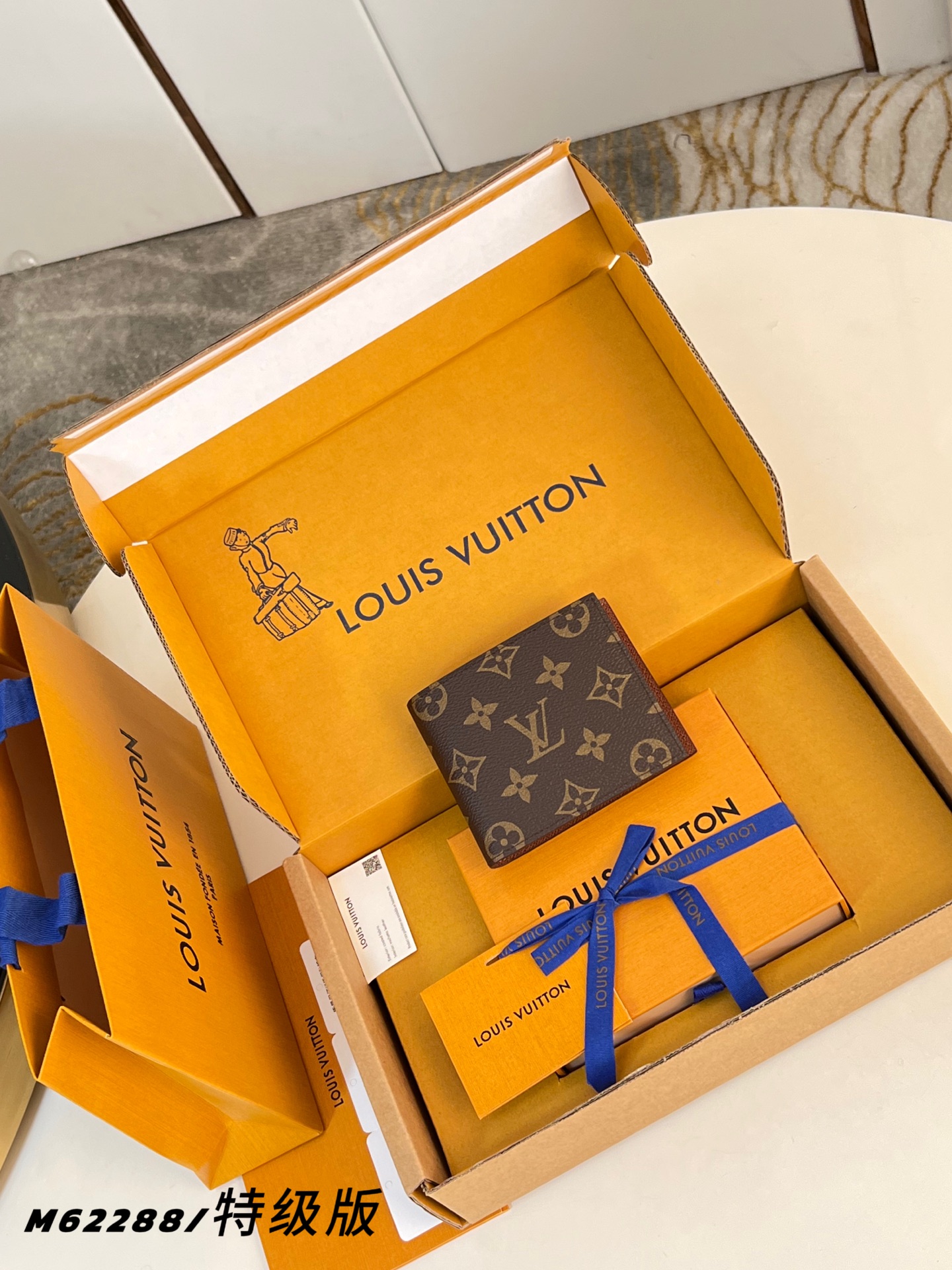 Louis Vuitton Basic Bag M