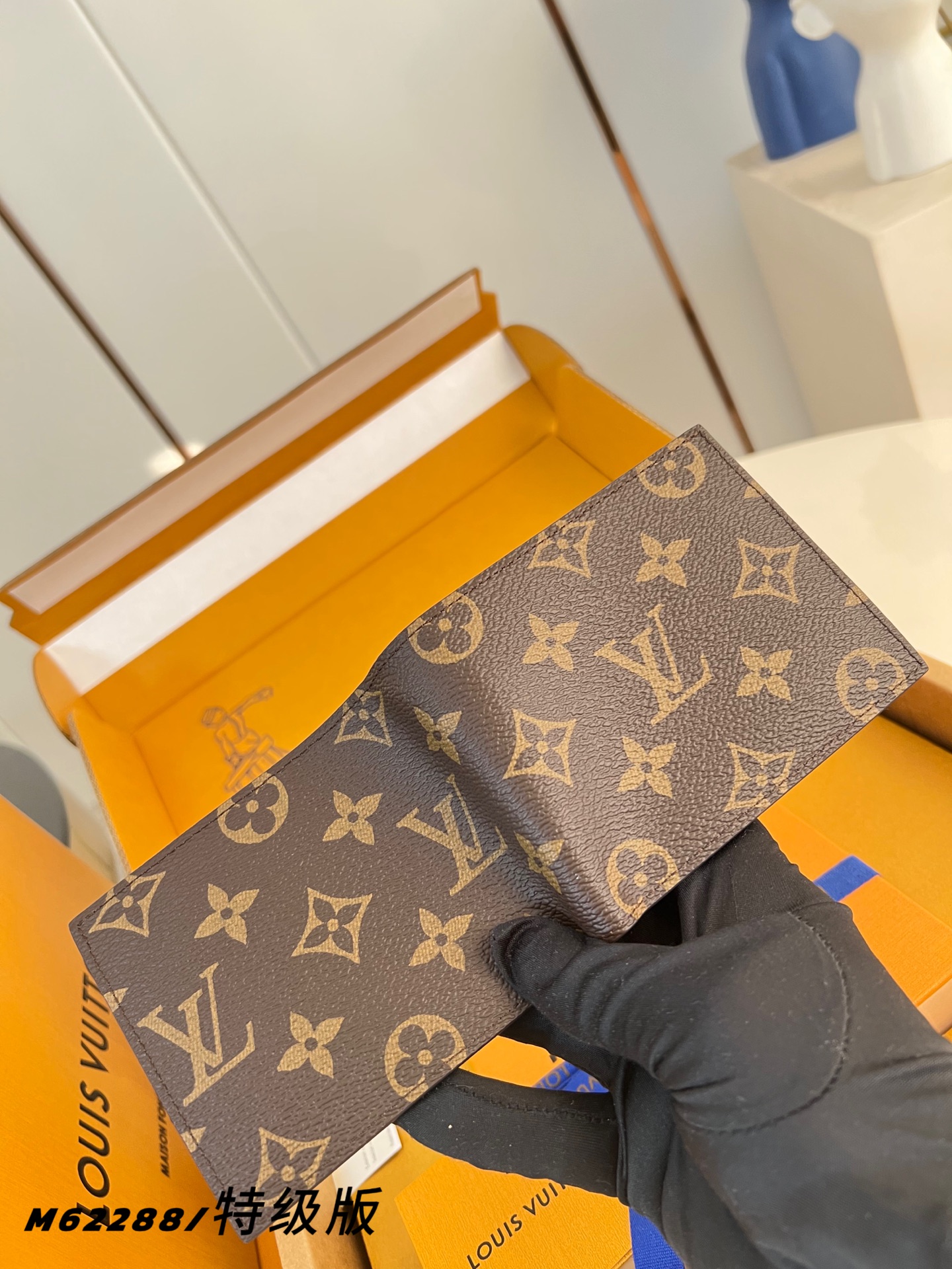 Louis Vuitton Basic Bag M