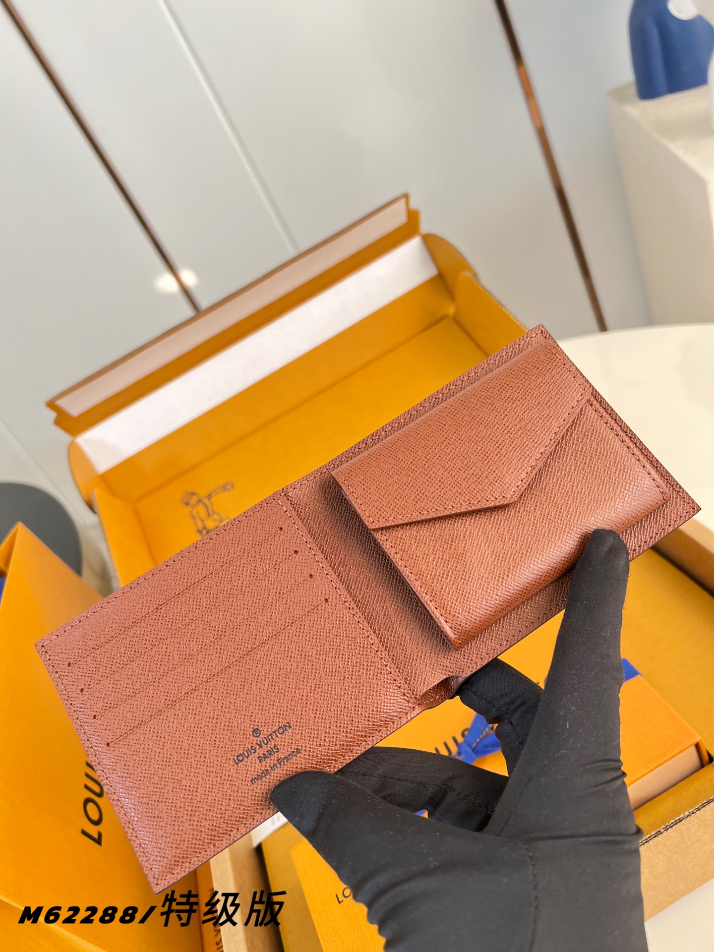 Louis Vuitton Basic Bag M