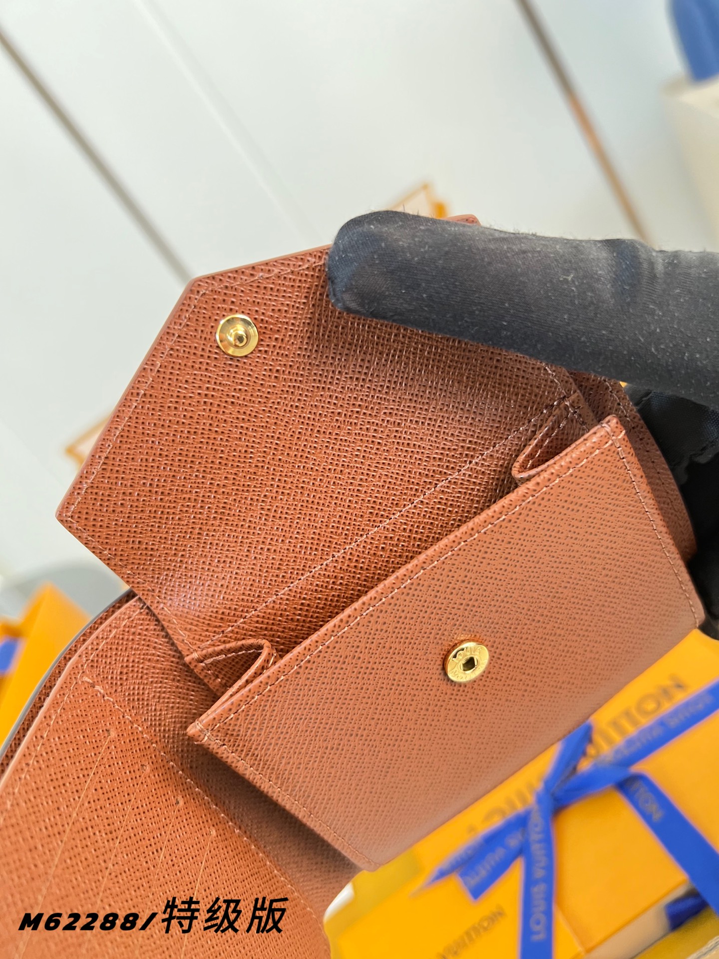 Louis Vuitton Basic Bag M