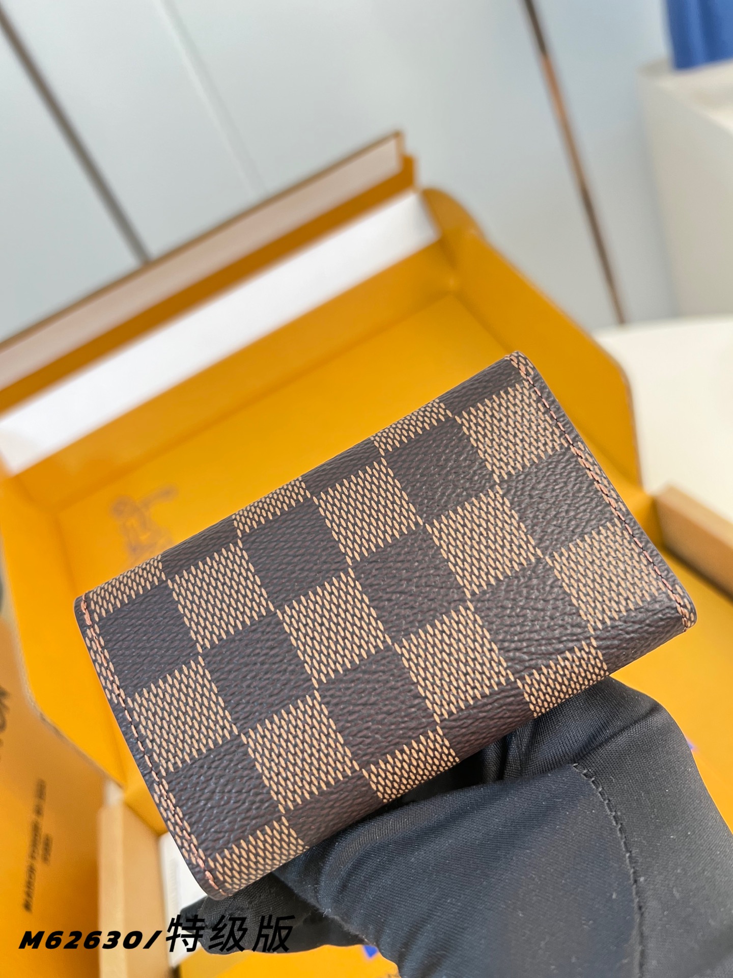 Louis Vuitton Basic Bag Canvas M