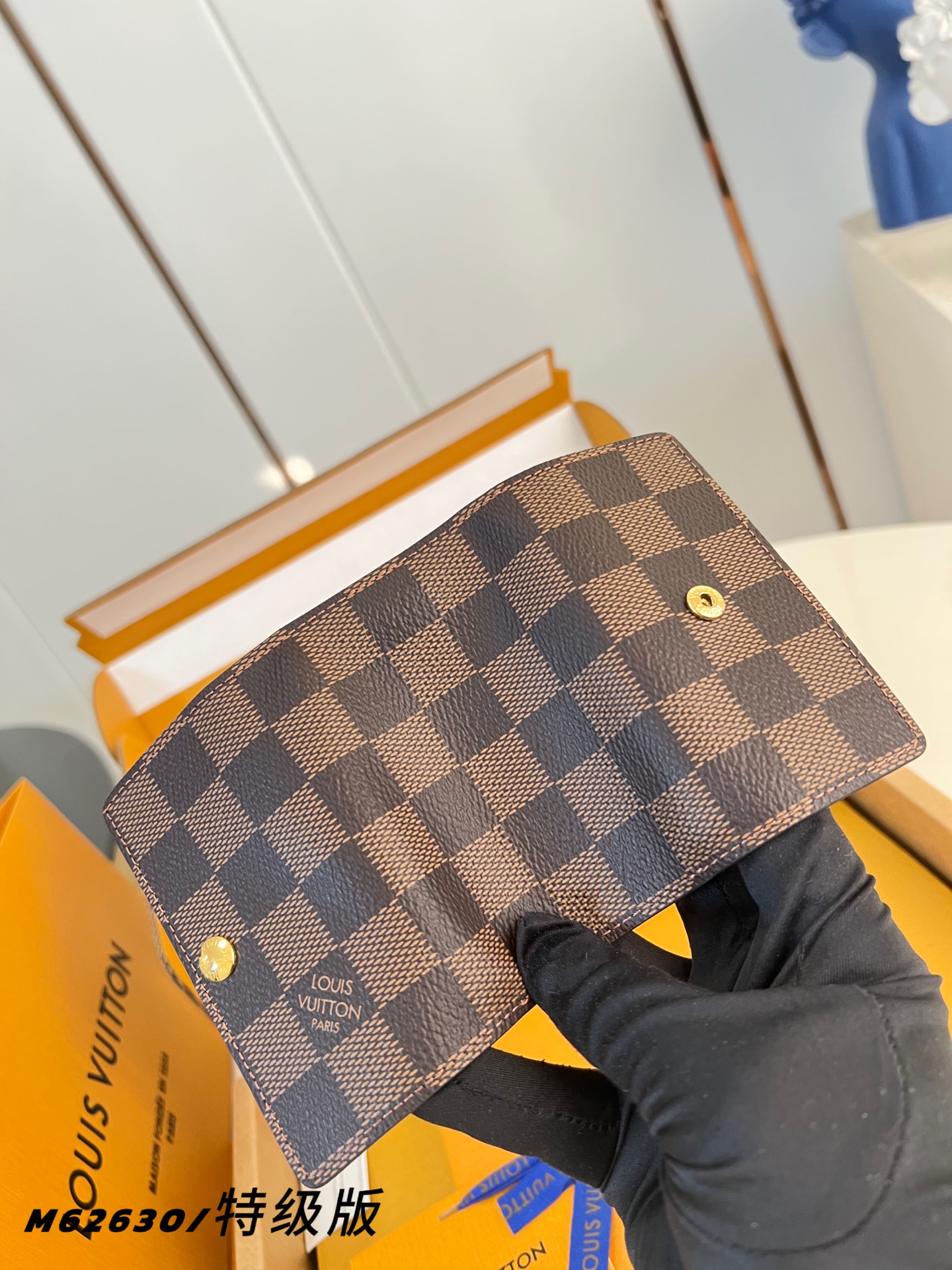 Louis Vuitton Basic Bag Canvas M