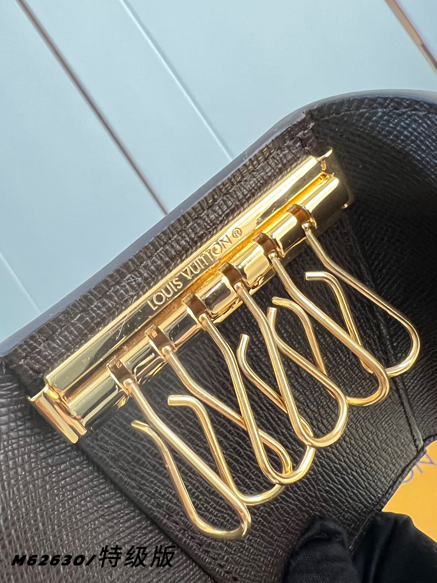 Louis Vuitton Basic Bag Canvas M