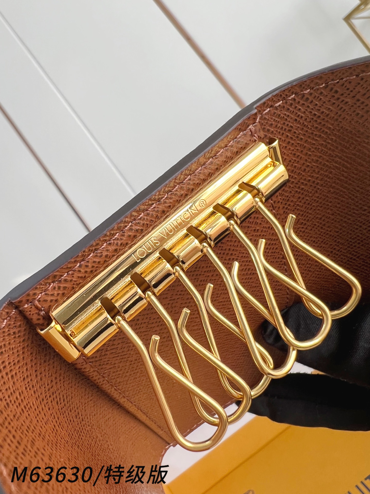 Louis Vuitton Basic Bag Canvas M