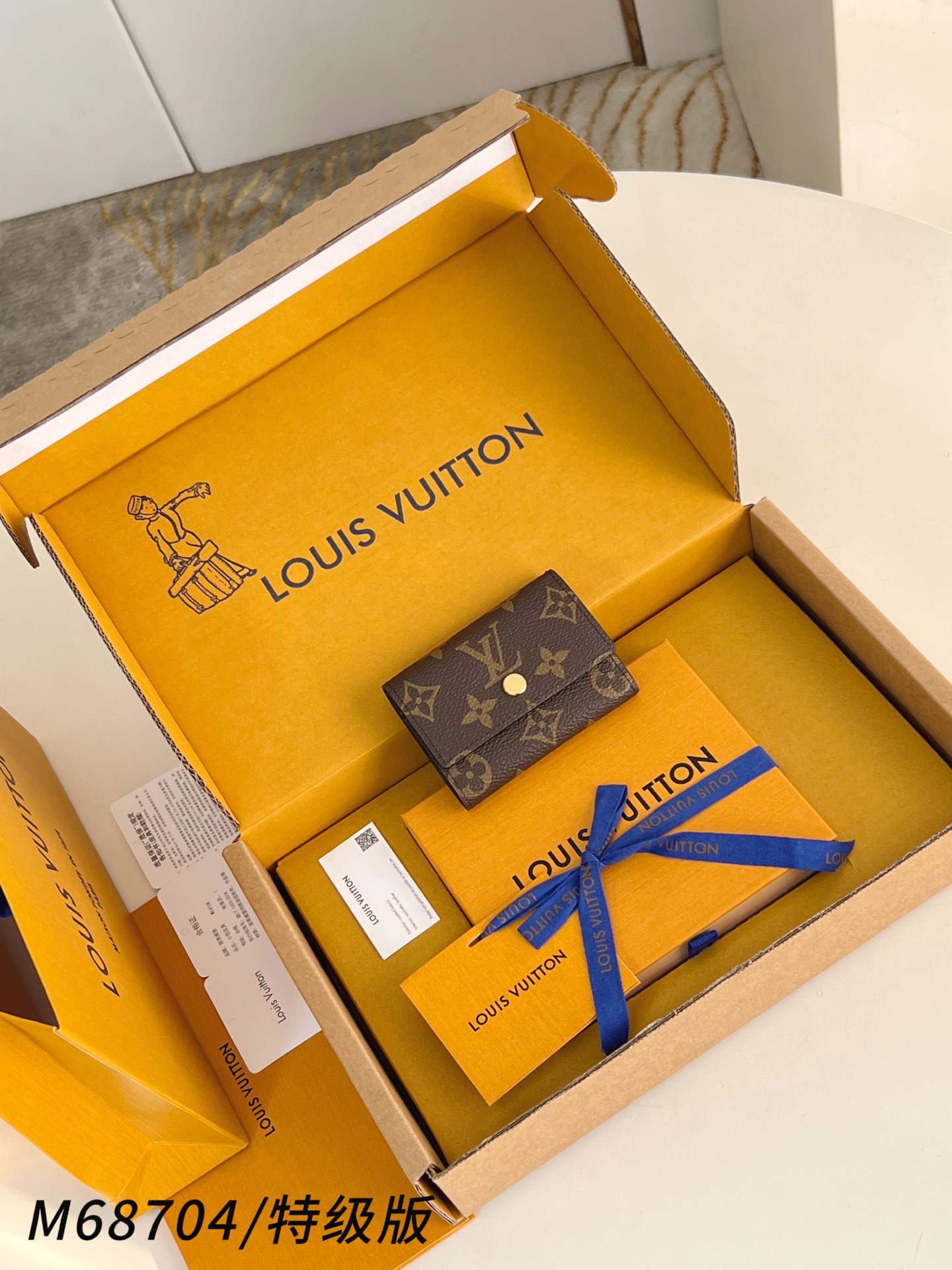 Louis Vuitton Basic Bag Canvas M