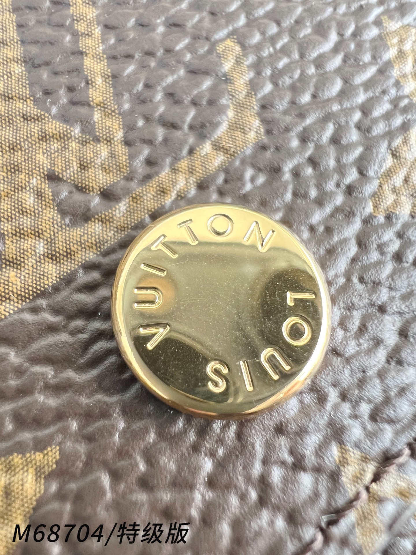 Louis Vuitton Basic Bag Canvas M