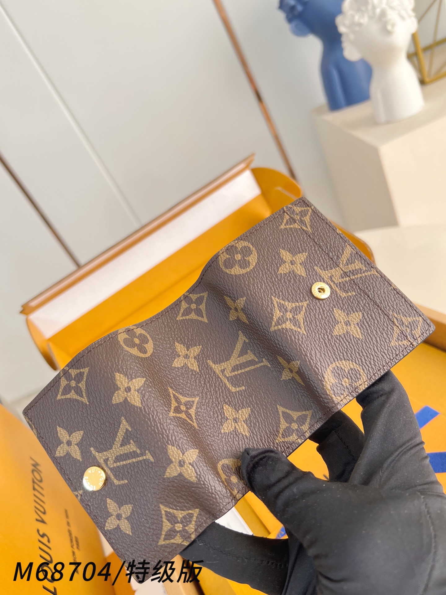 Louis Vuitton Basic Bag Canvas M