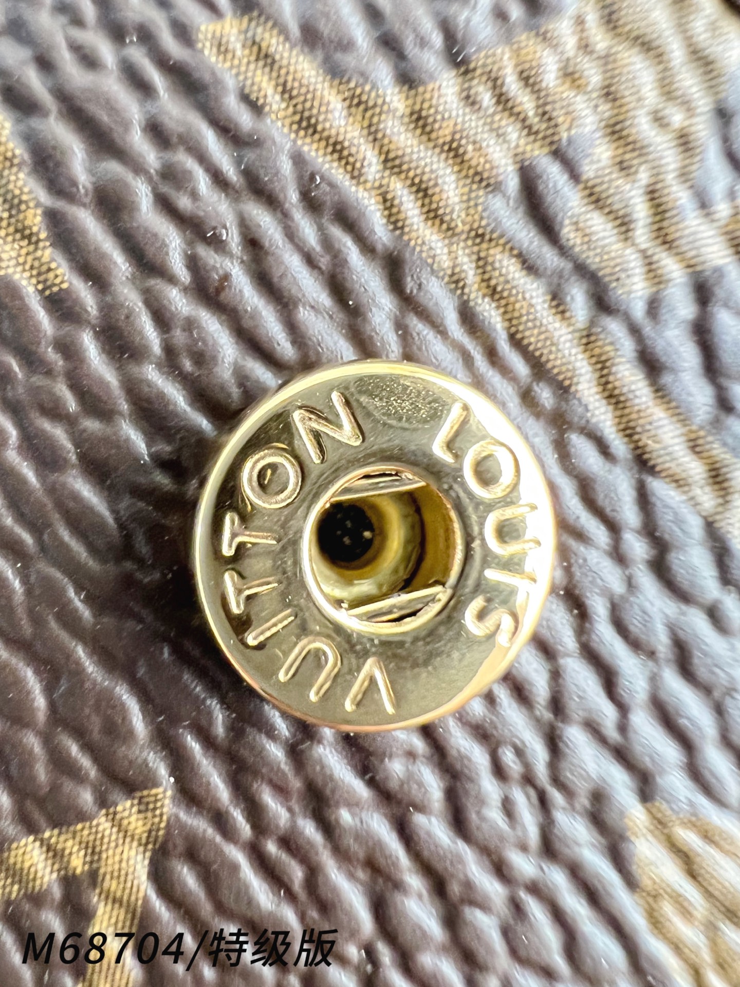 Louis Vuitton Basic Bag Canvas M