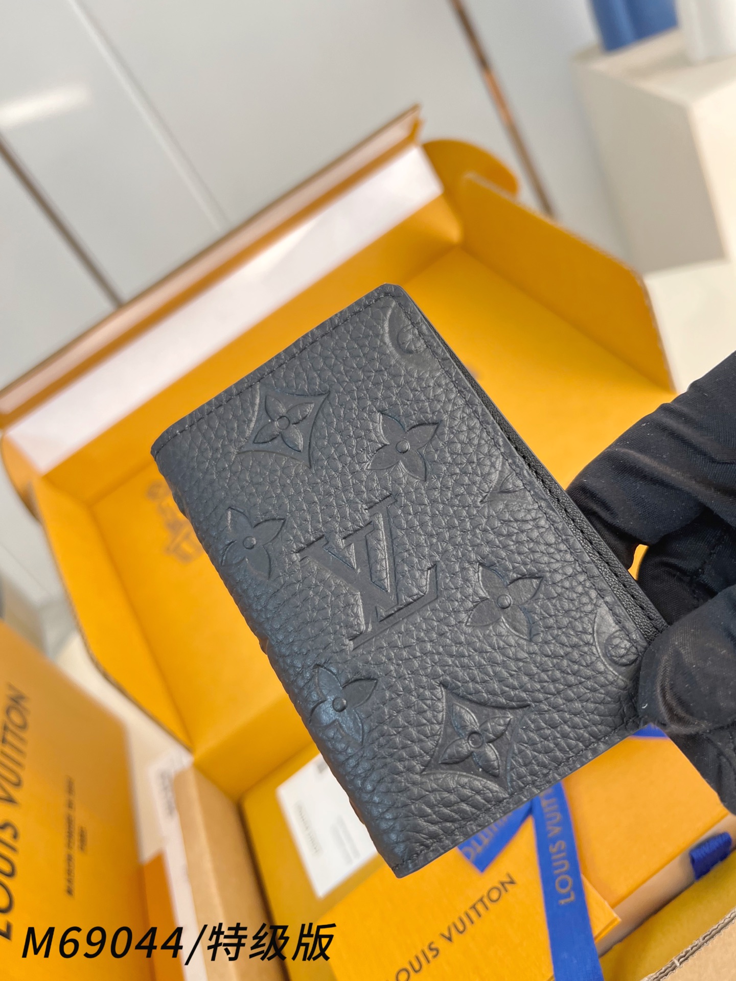 Louis Vuitton Basic Bag M-s