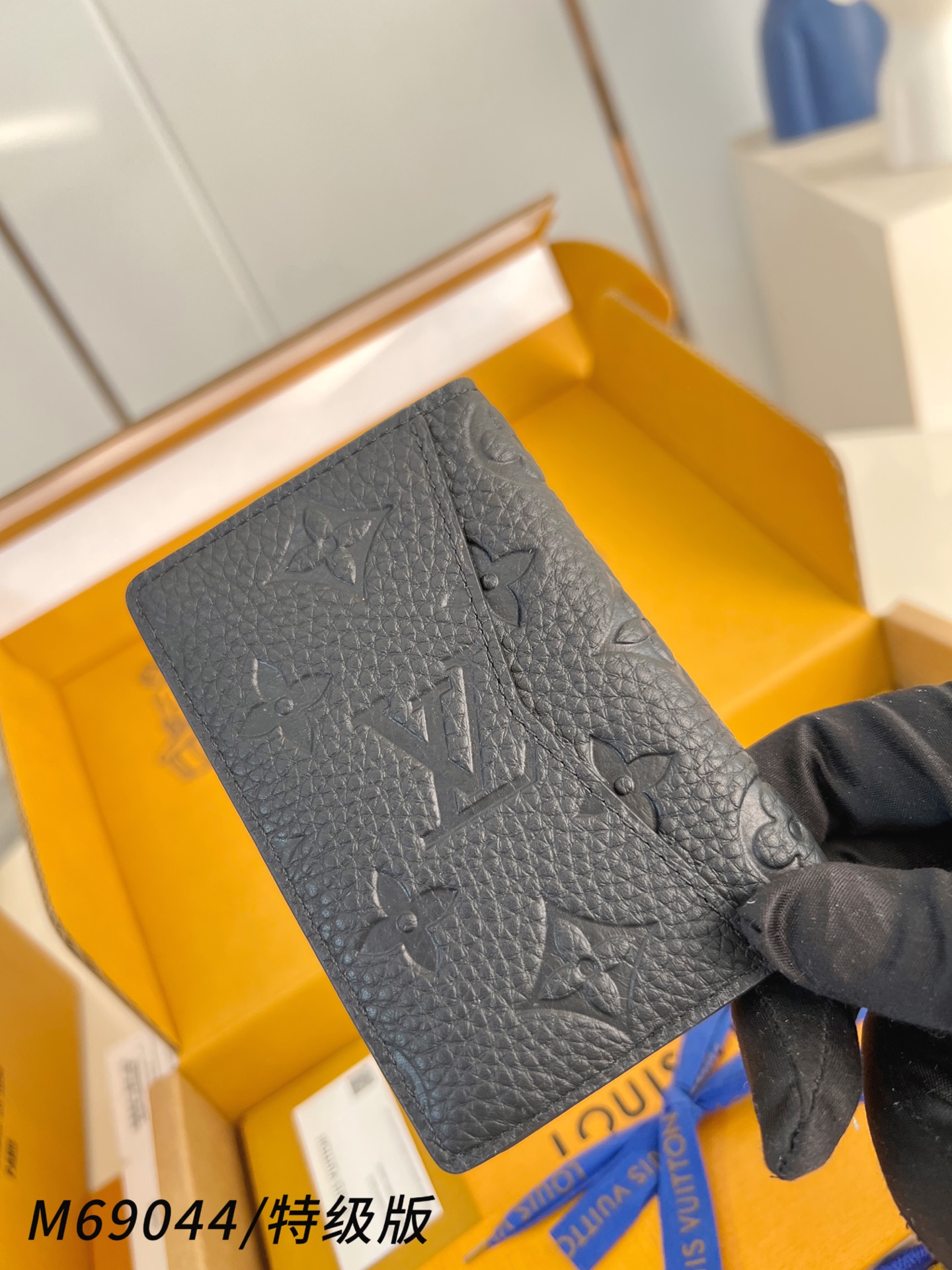 Louis Vuitton Basic Bag M-s