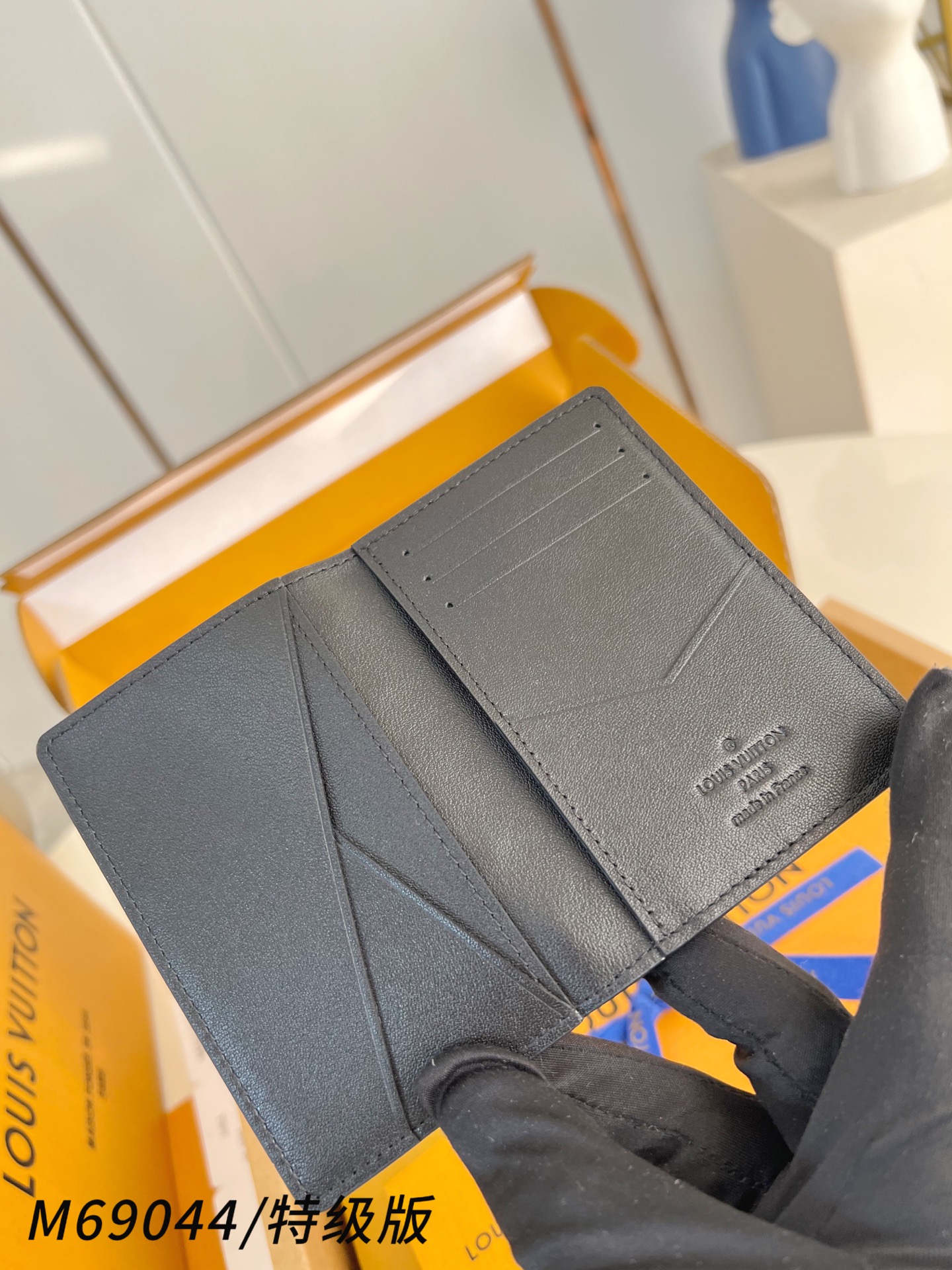 Louis Vuitton Basic Bag M-s