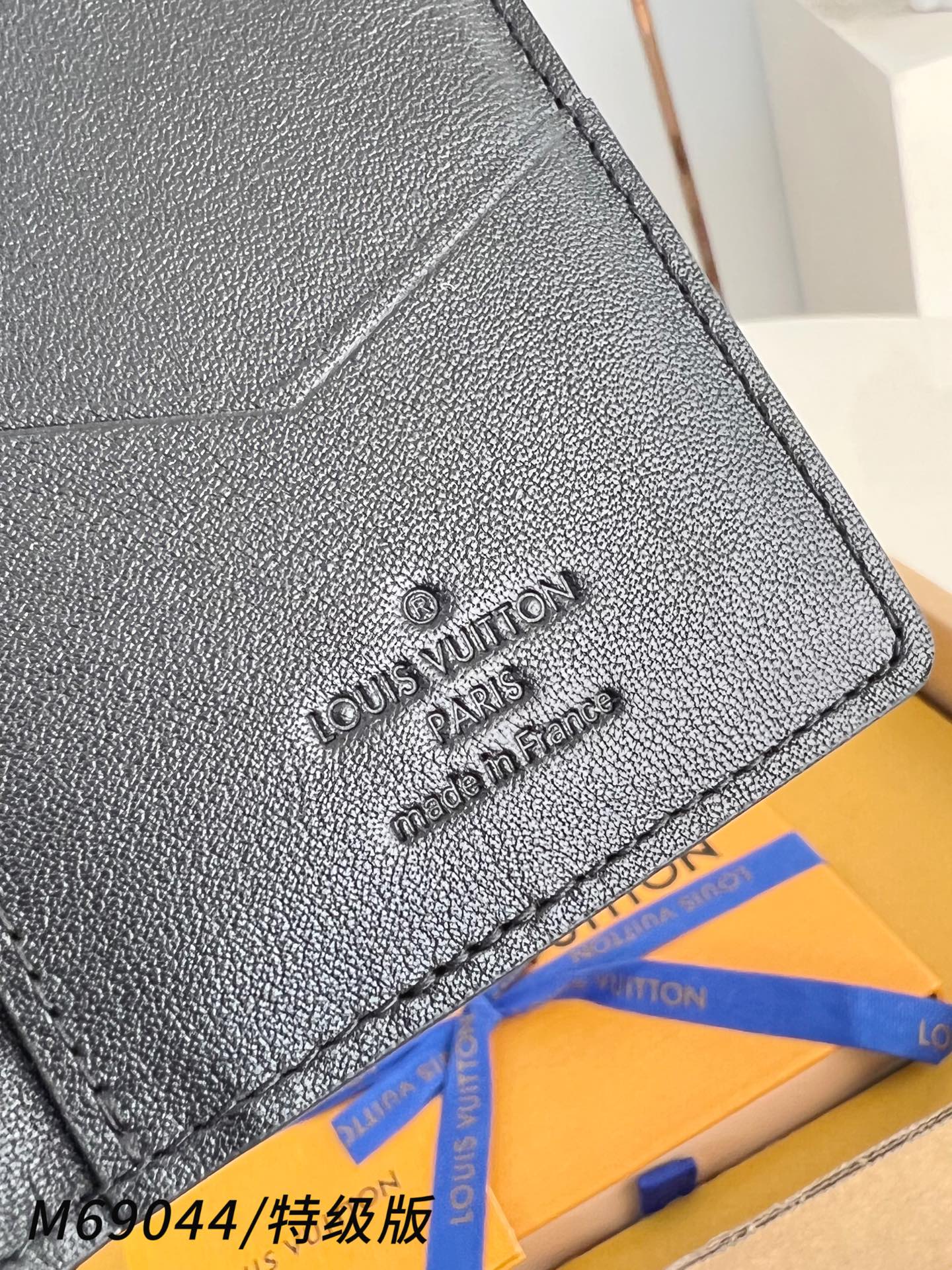 Louis Vuitton Basic Bag M-s