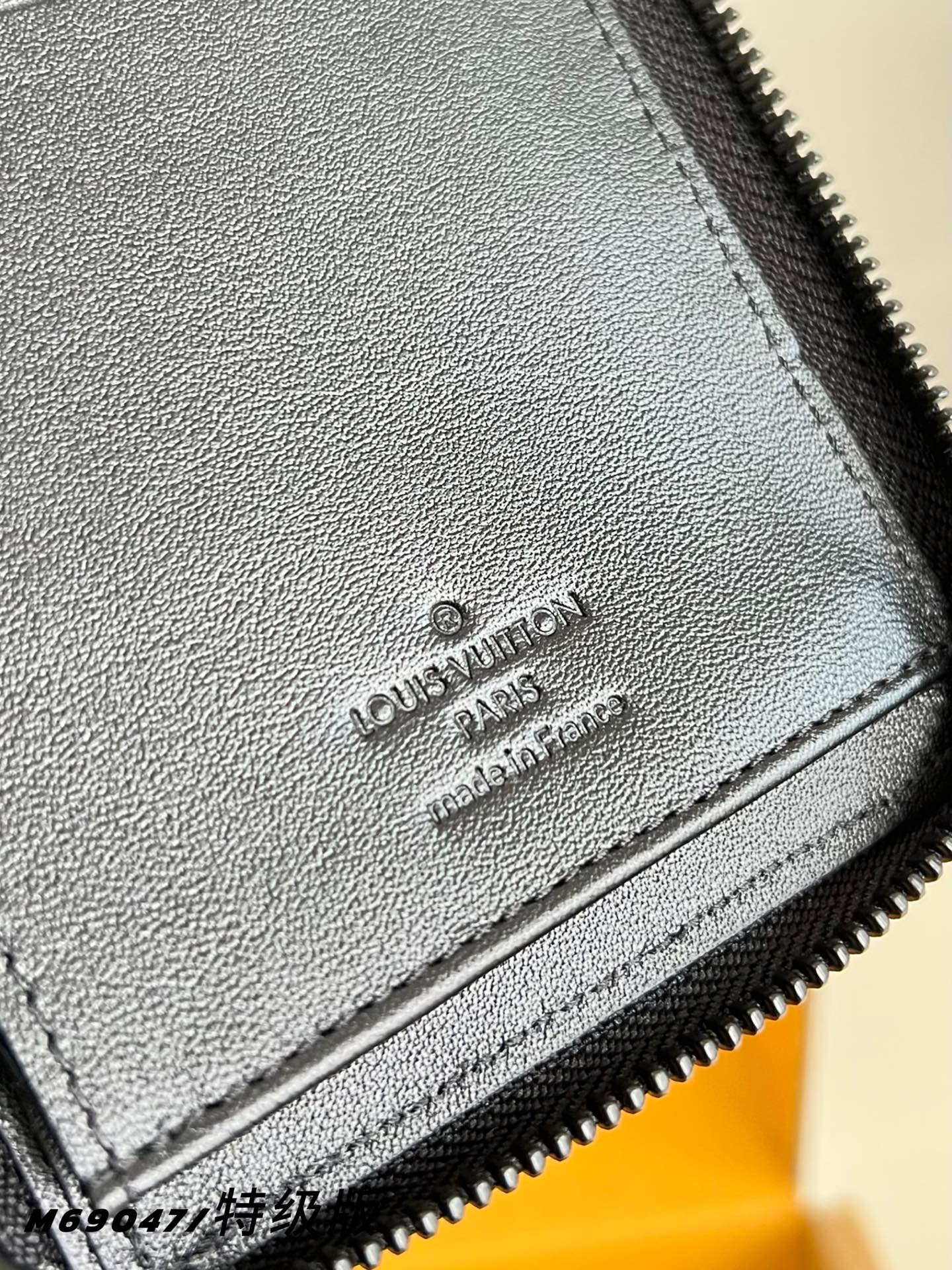 Louis Vuitton Male Basic Bag Canvas M