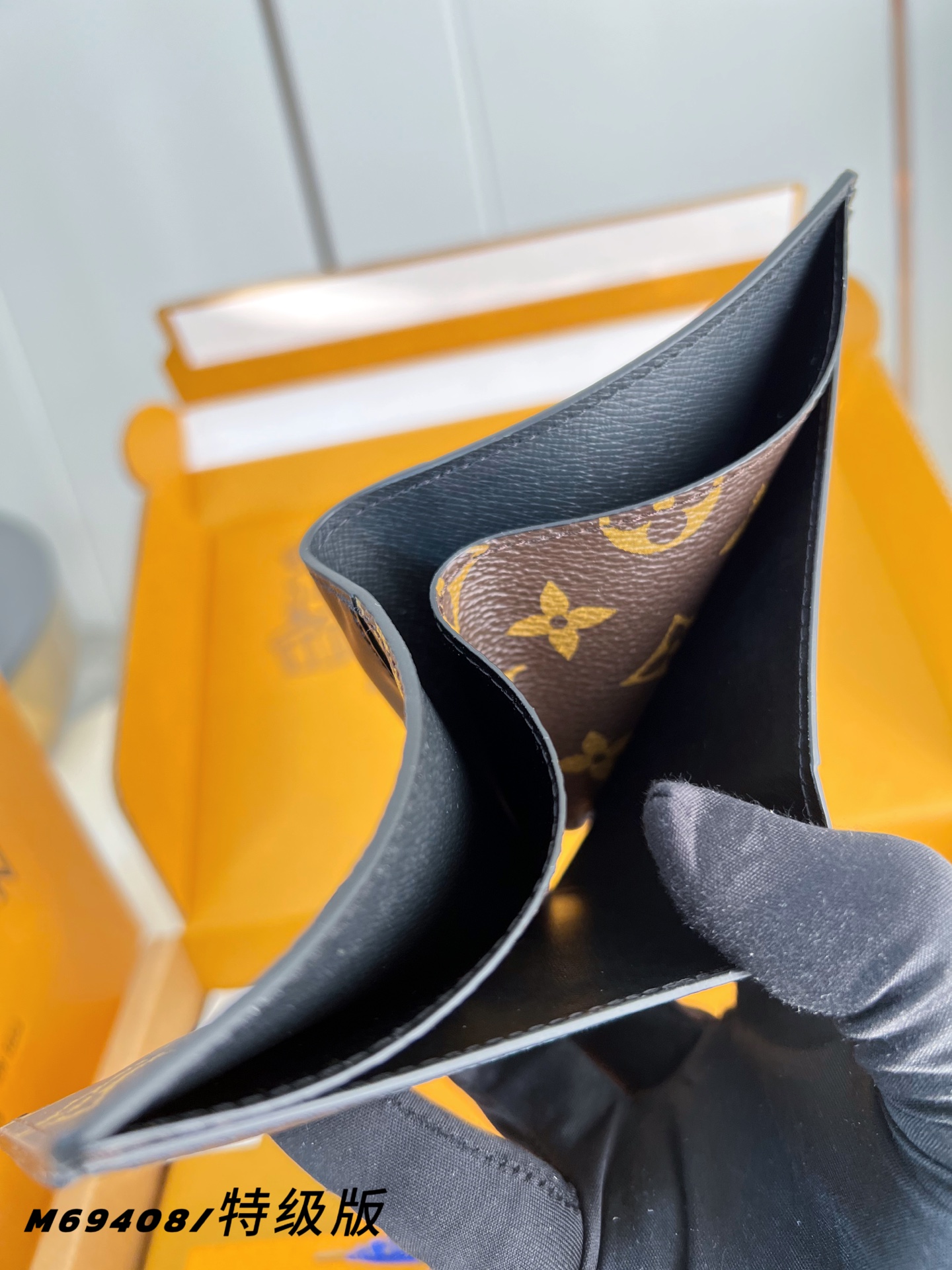 Louis Vuitton Basic Bag Canvas M-l