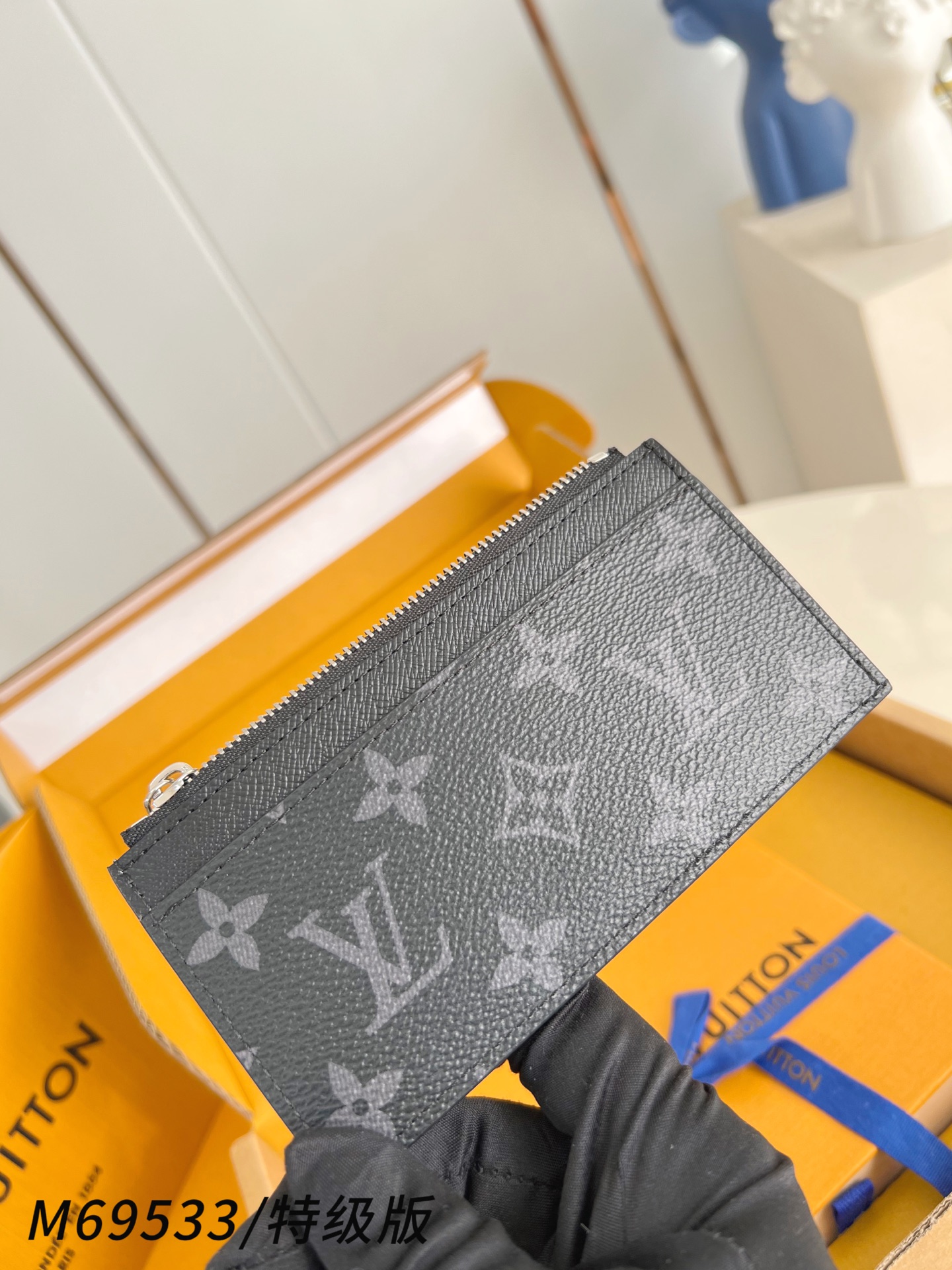 Louis Vuitton Basic Bag Canvas M