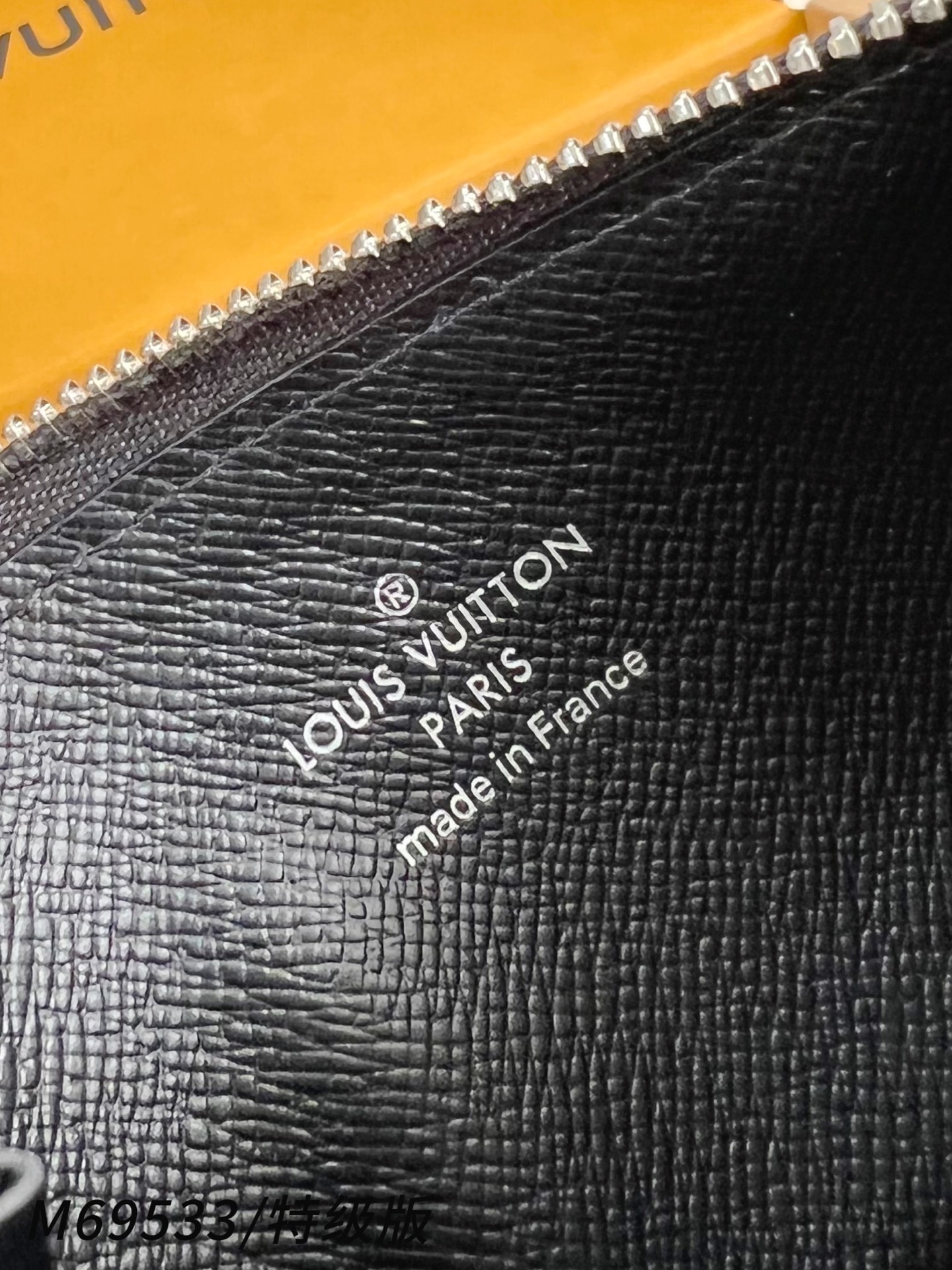 Louis Vuitton Basic Bag Canvas M