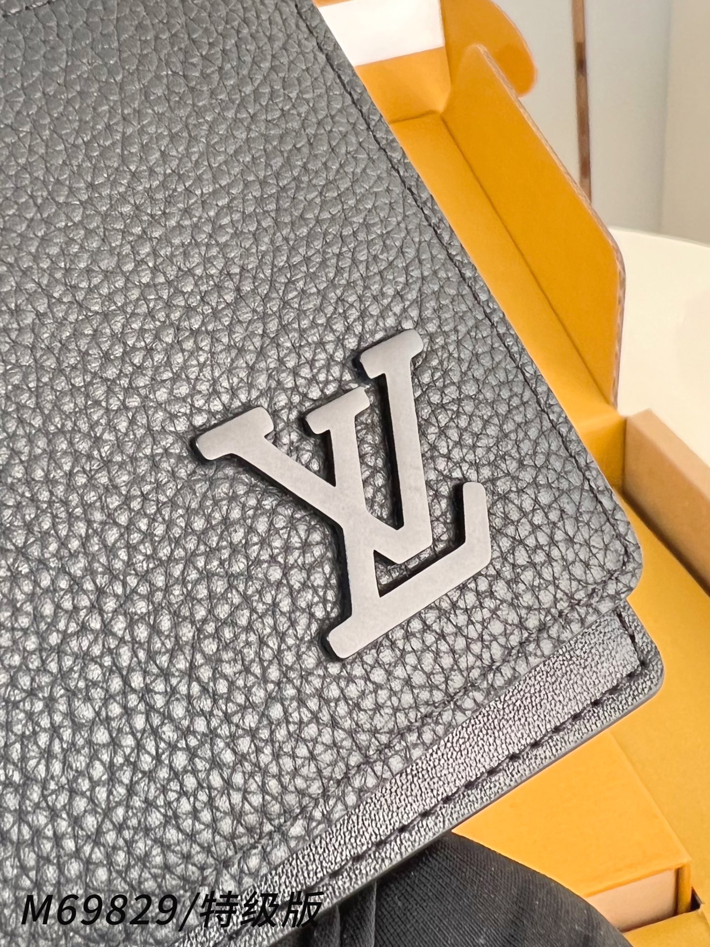 Louis Vuitton Basic Bag Canvas M-l