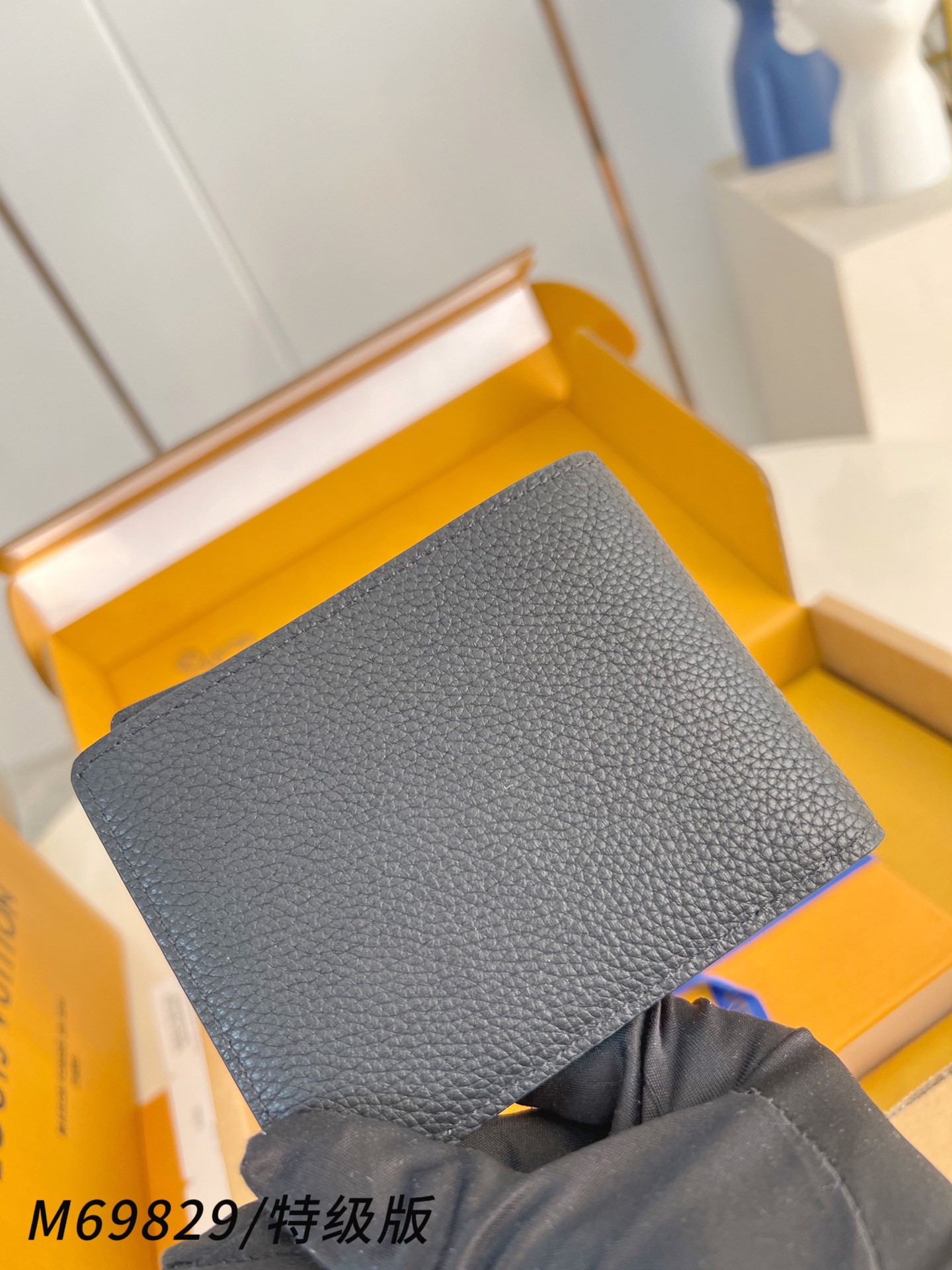 Louis Vuitton Basic Bag Canvas M-l