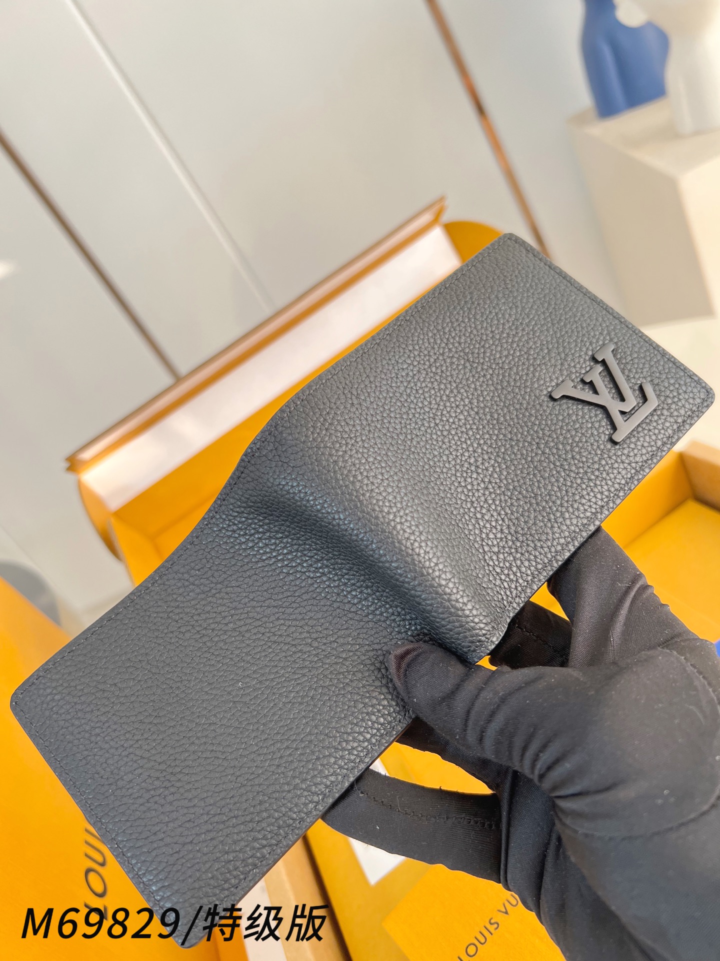 Louis Vuitton Basic Bag Canvas M-l