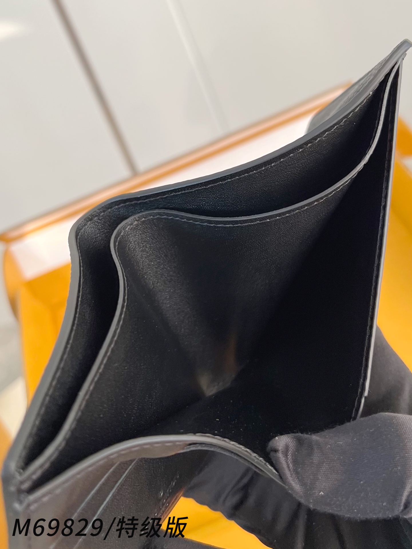 Louis Vuitton Basic Bag Canvas M-l