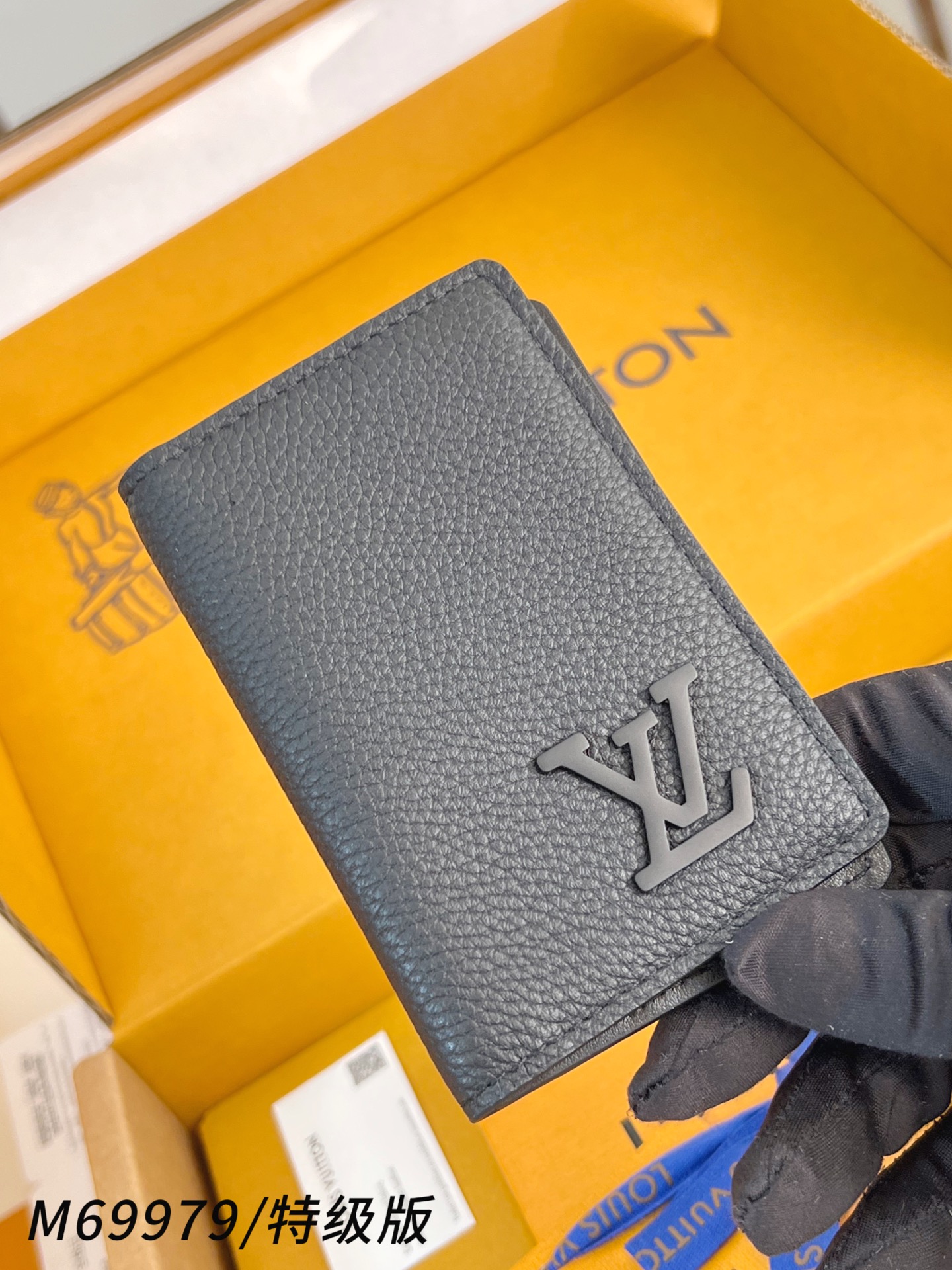 Louis Vuitton Basic Bag M-s