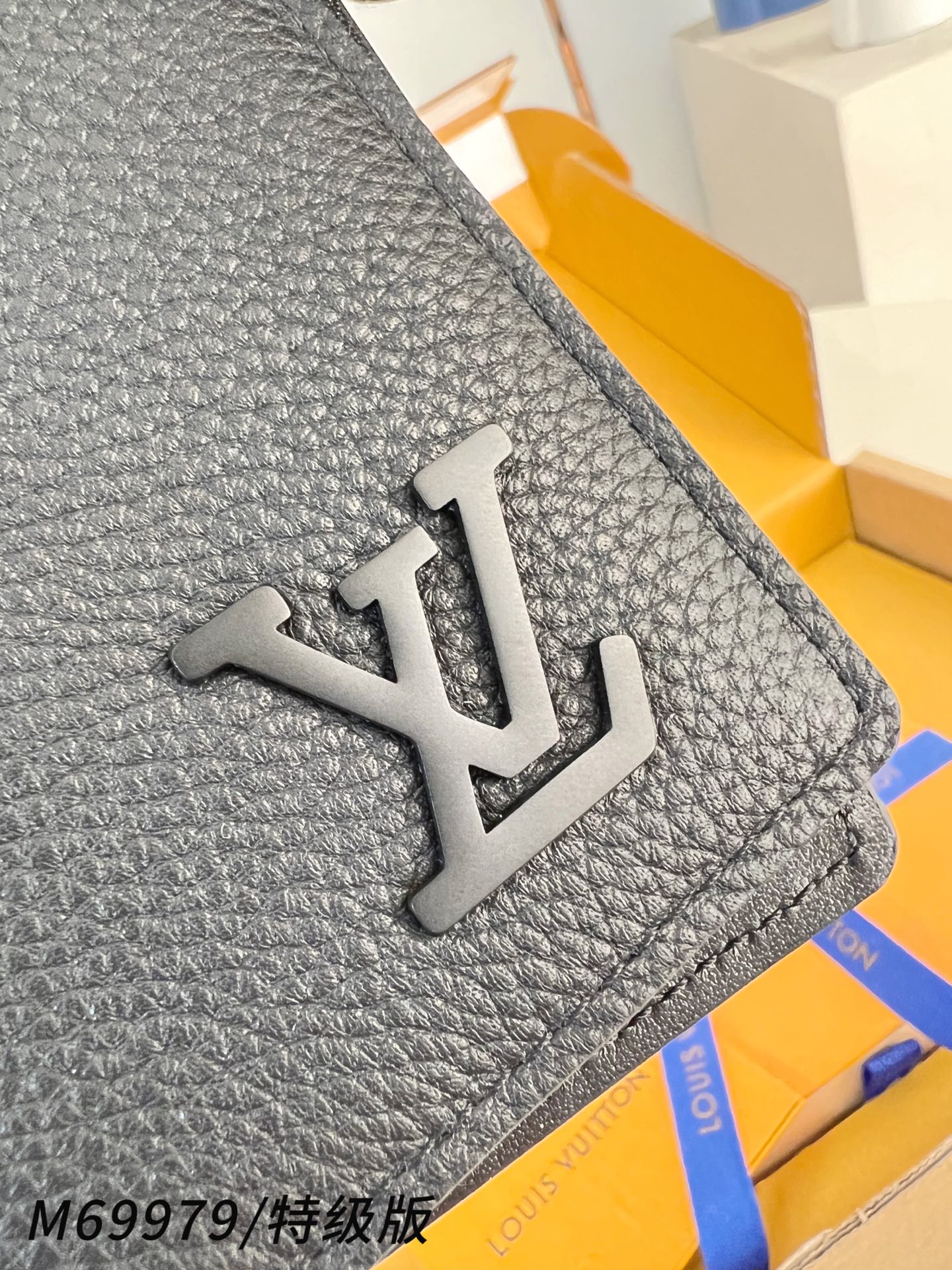 Louis Vuitton Basic Bag M-s
