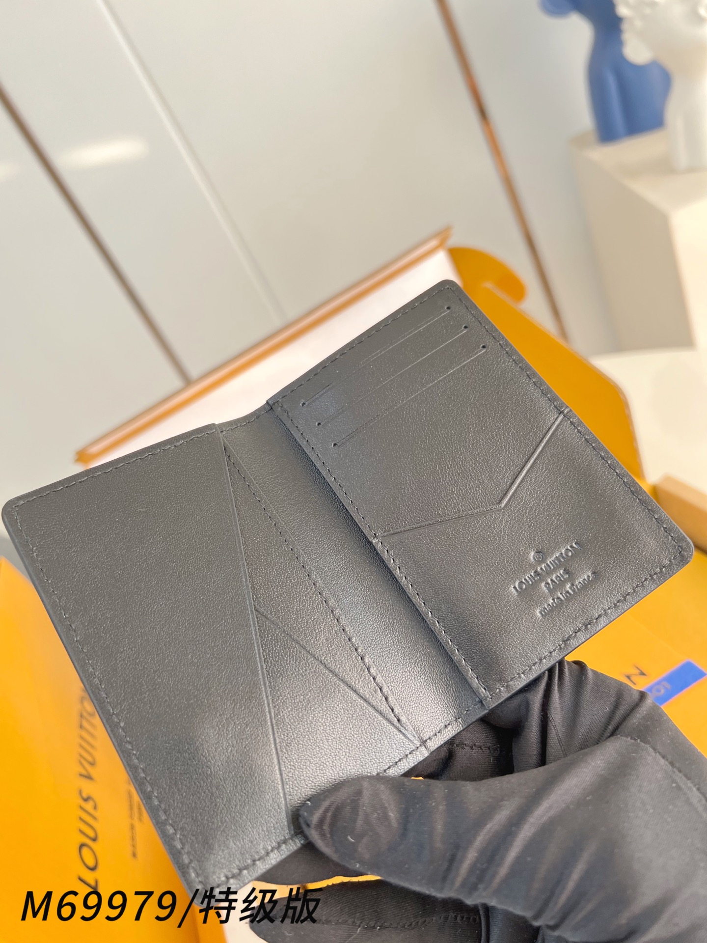 Louis Vuitton Basic Bag M-s