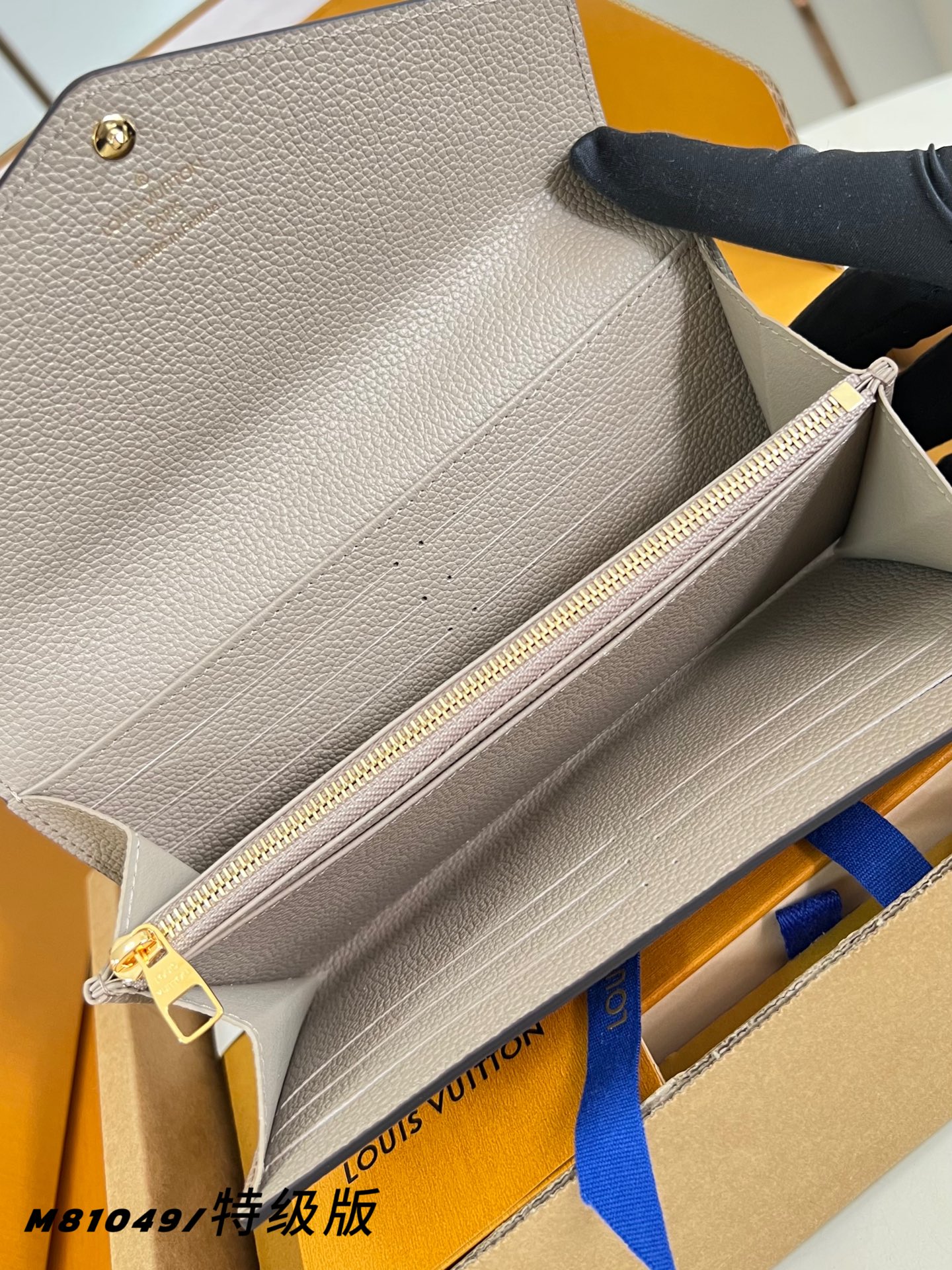 Louis Vuitton Basic Bag Gold M-s