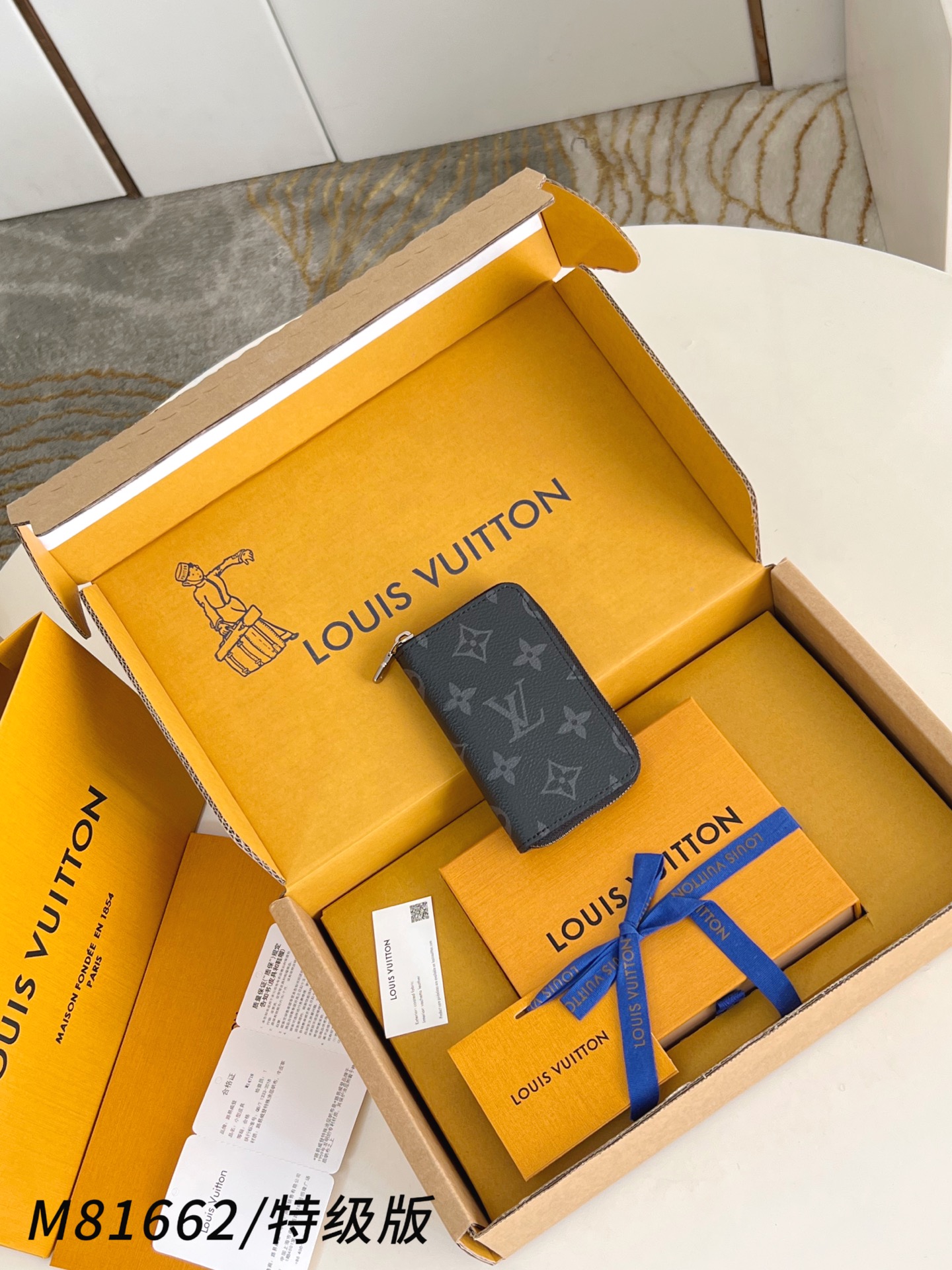 Louis Vuitton Basic Bag Cow Leather M-l-s