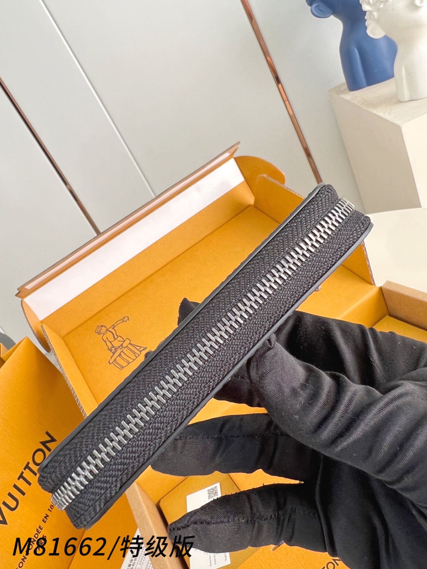 Louis Vuitton Basic Bag Cow Leather M-l-s