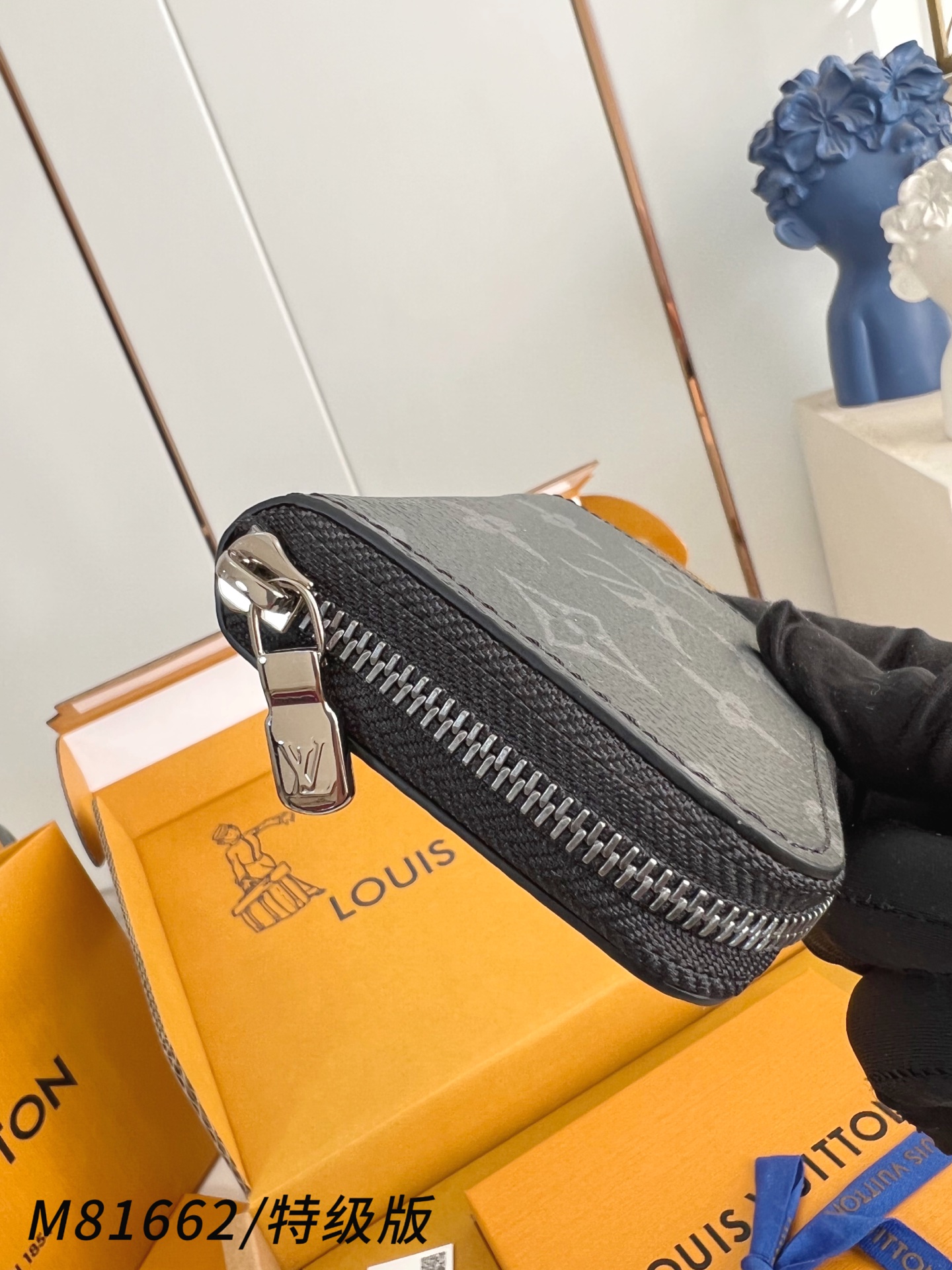 Louis Vuitton Basic Bag Cow Leather M-l-s