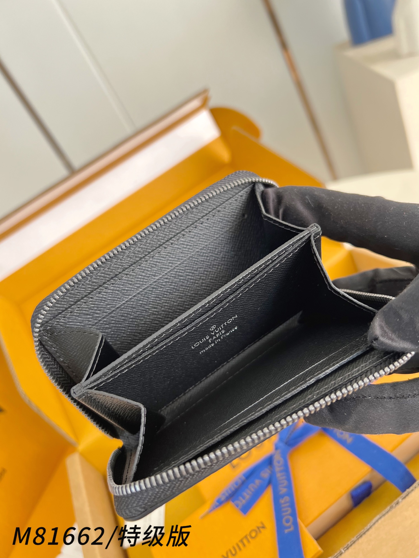 Louis Vuitton Basic Bag Cow Leather M-l-s