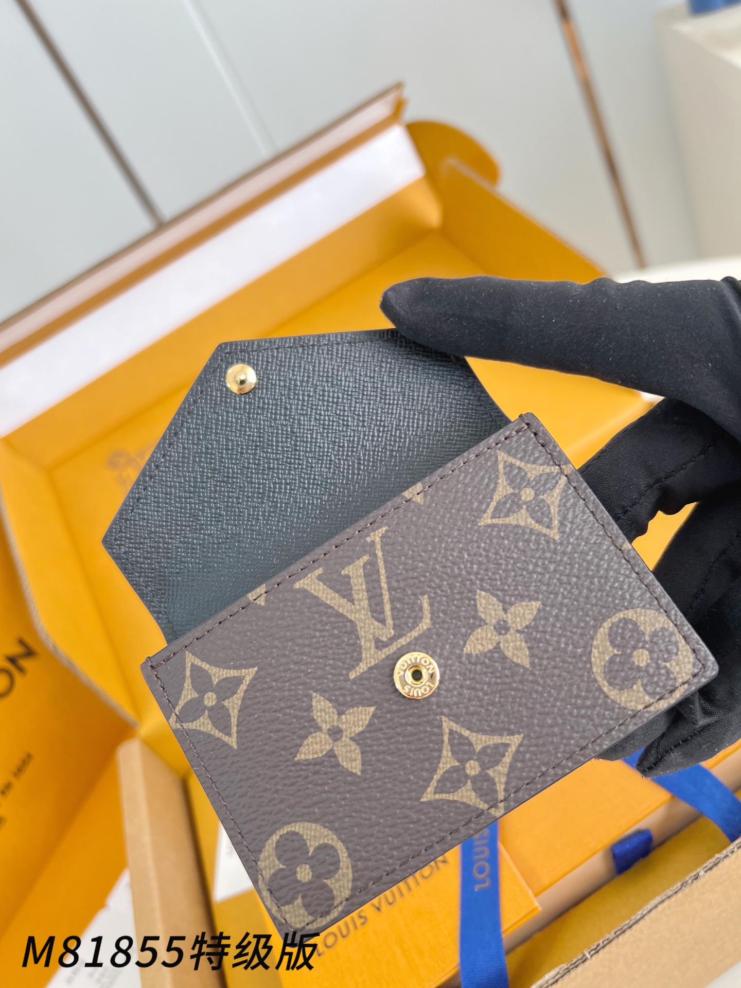 Louis Vuitton Basic Bag Canvas Gold M-s