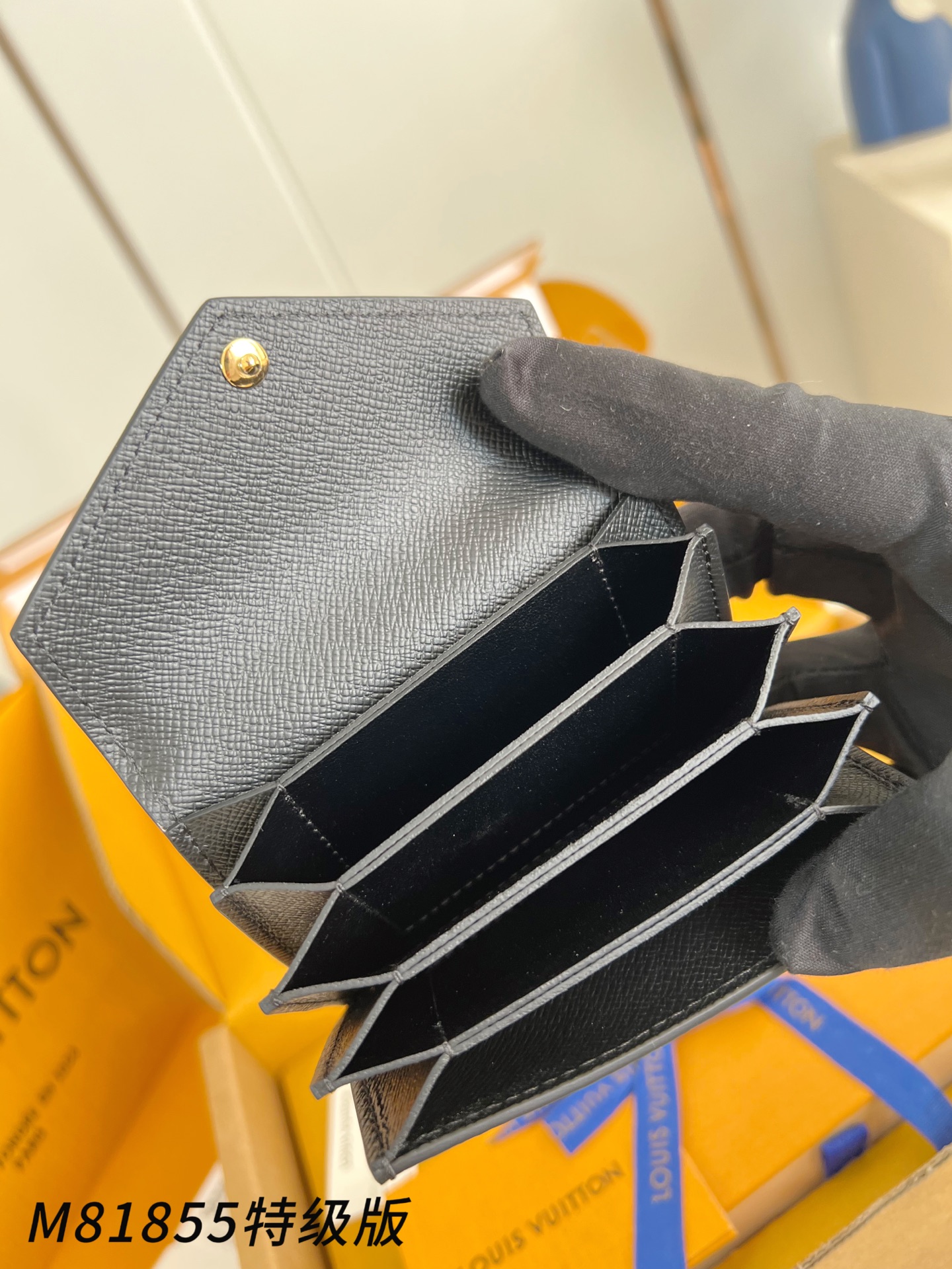 Louis Vuitton Basic Bag Canvas Gold M-s