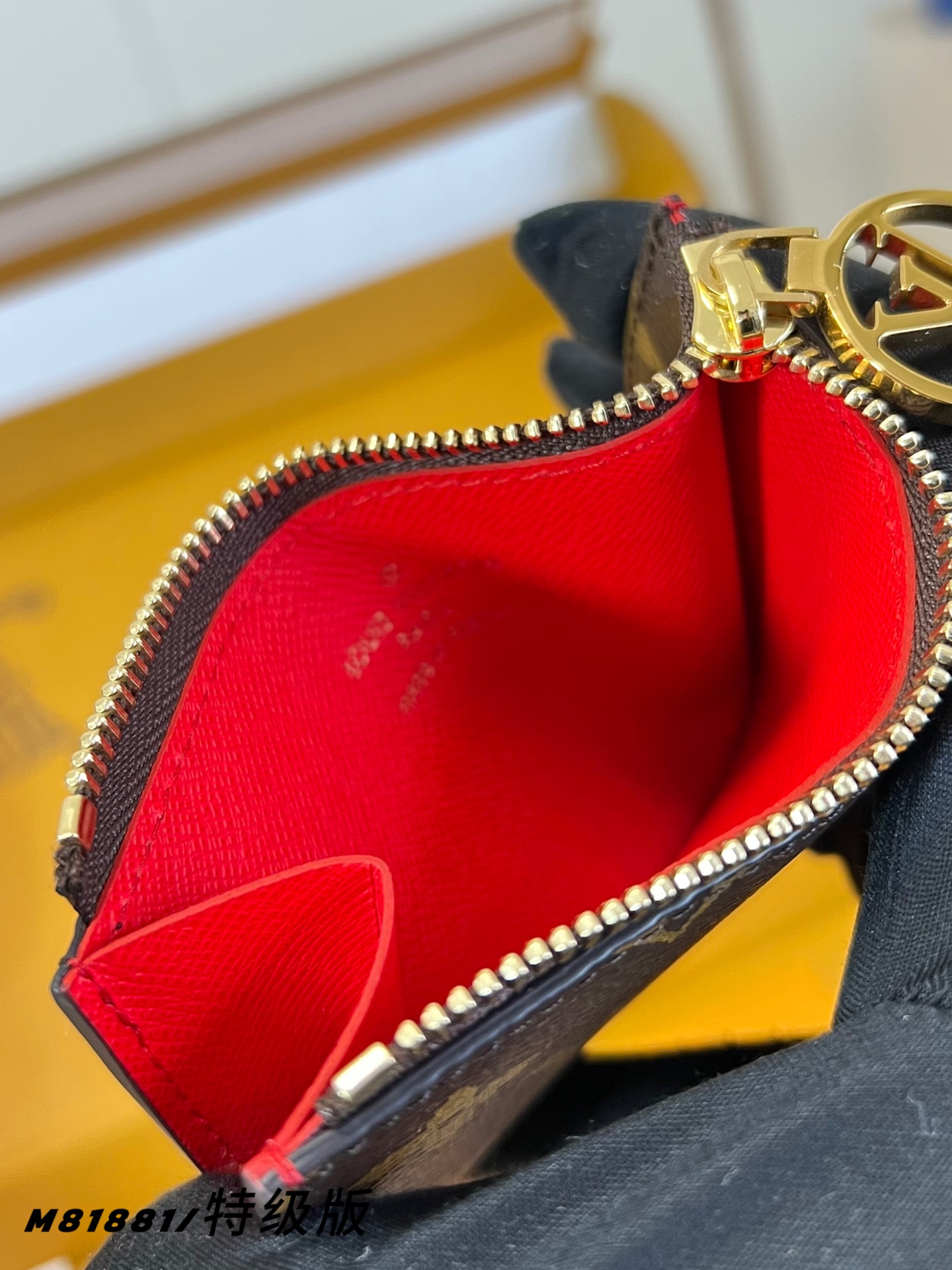 Louis Vuitton Basic Bag Canvas M-l