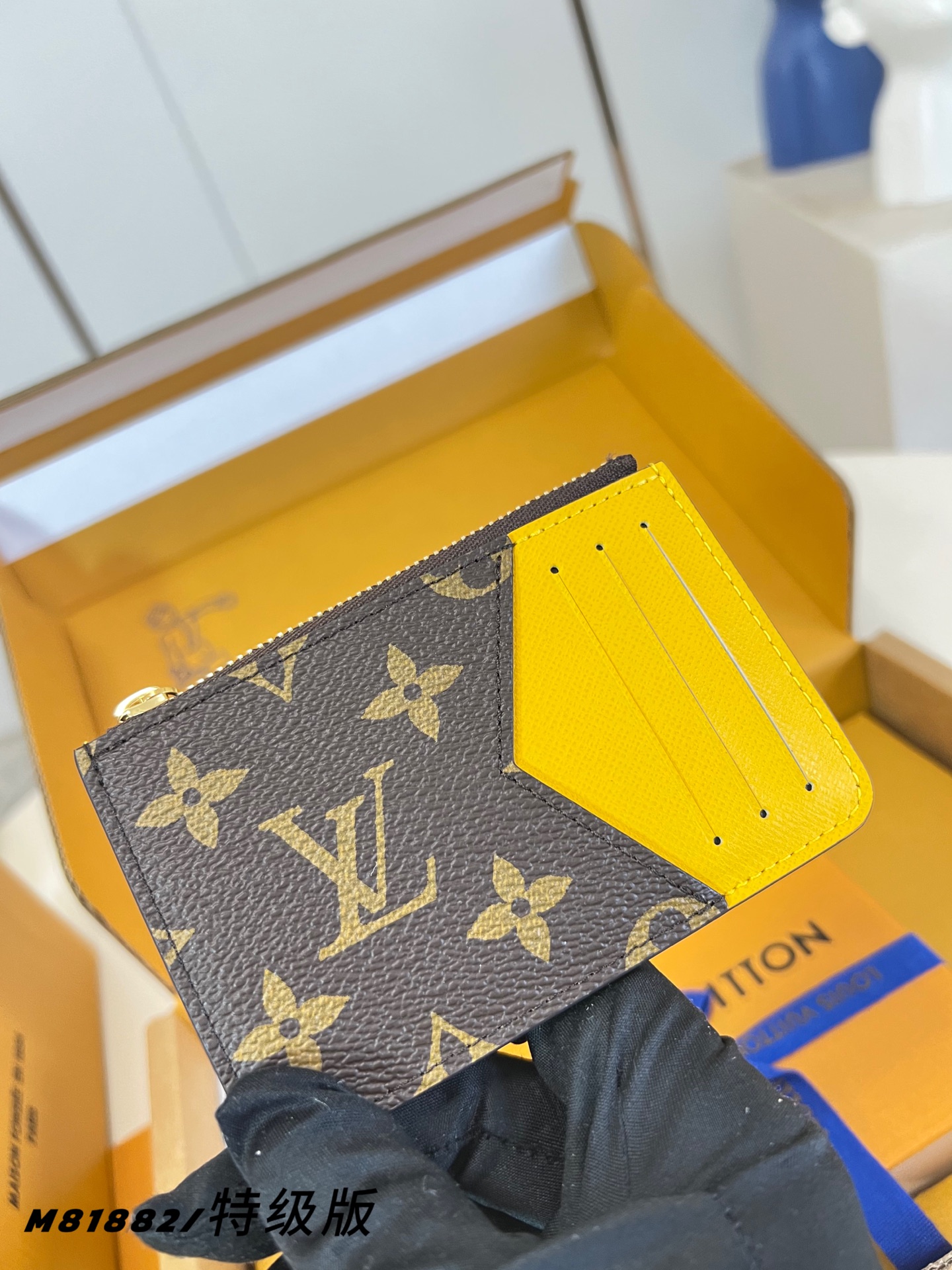 Louis Vuitton Basic Bag Canvas M-l