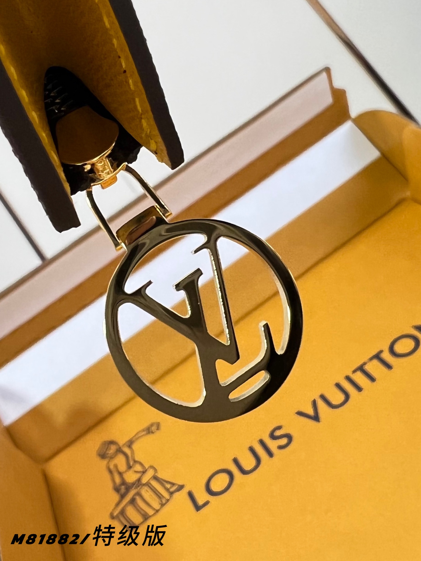 Louis Vuitton Basic Bag Canvas M-l