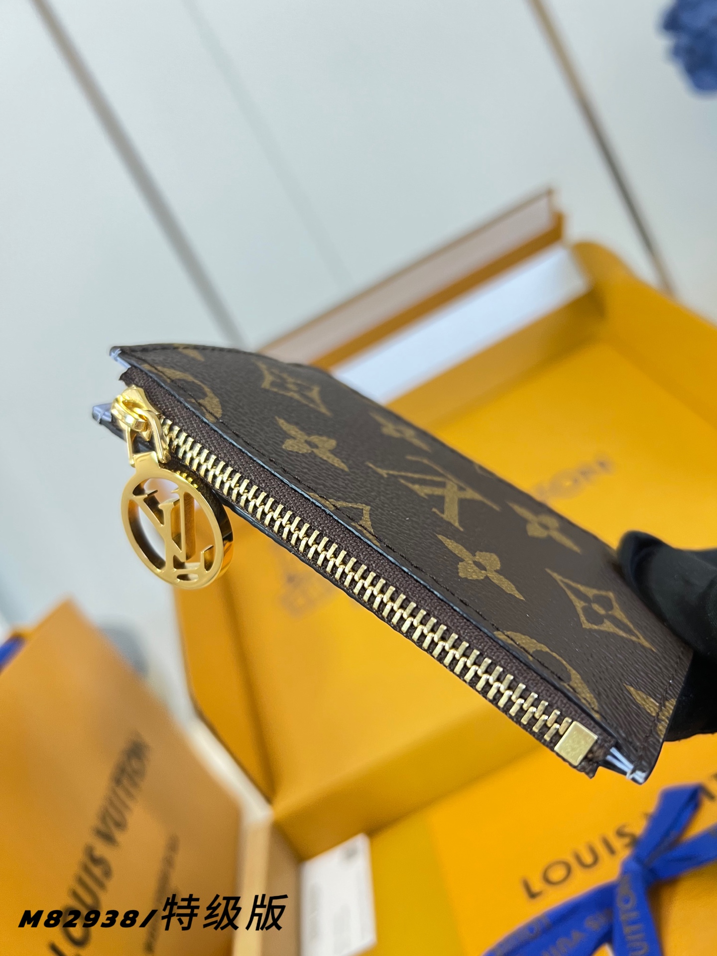 Louis Vuitton Basic Bag Canvas M-l