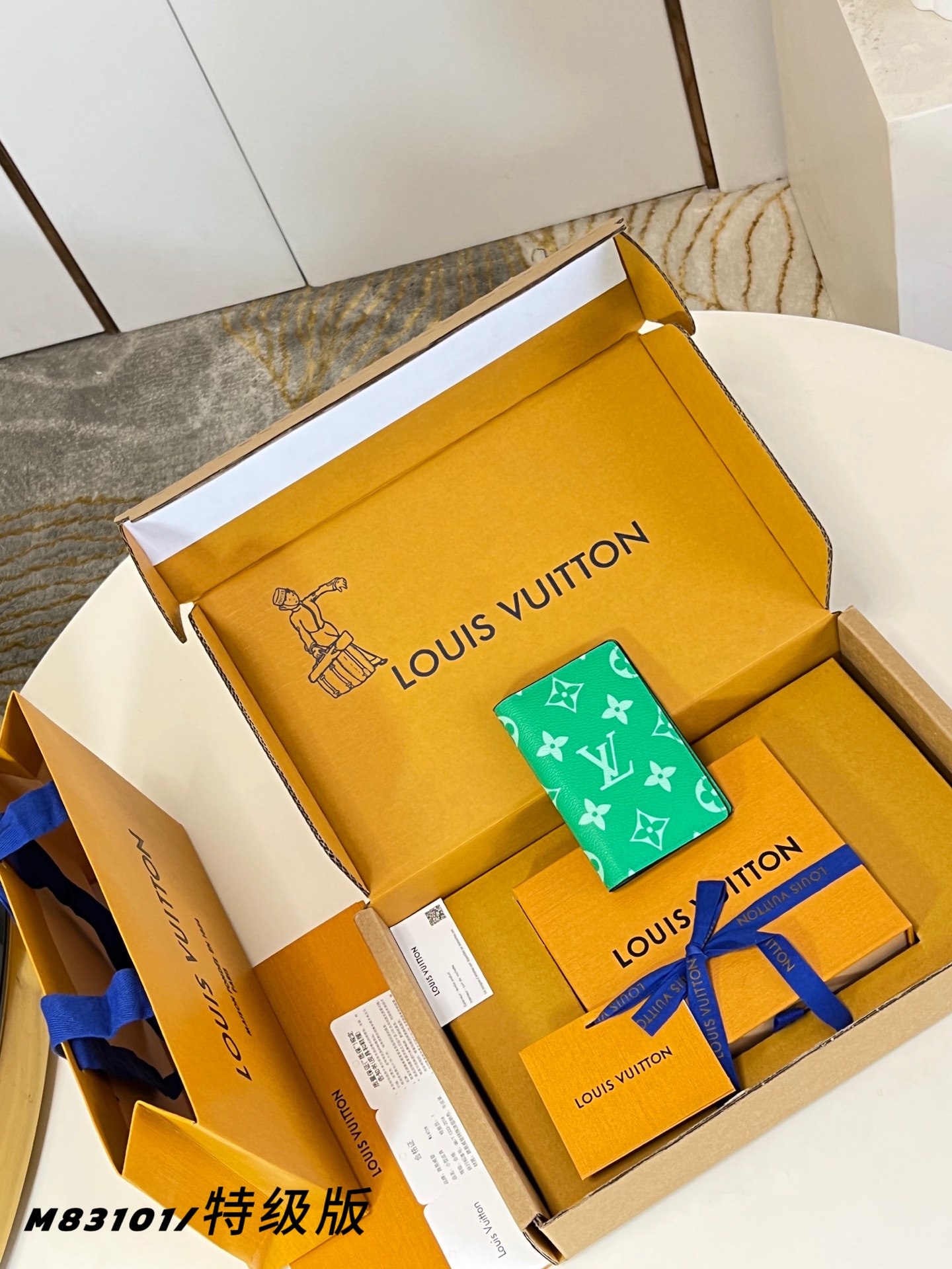 Louis Vuitton Basic Bag M-s